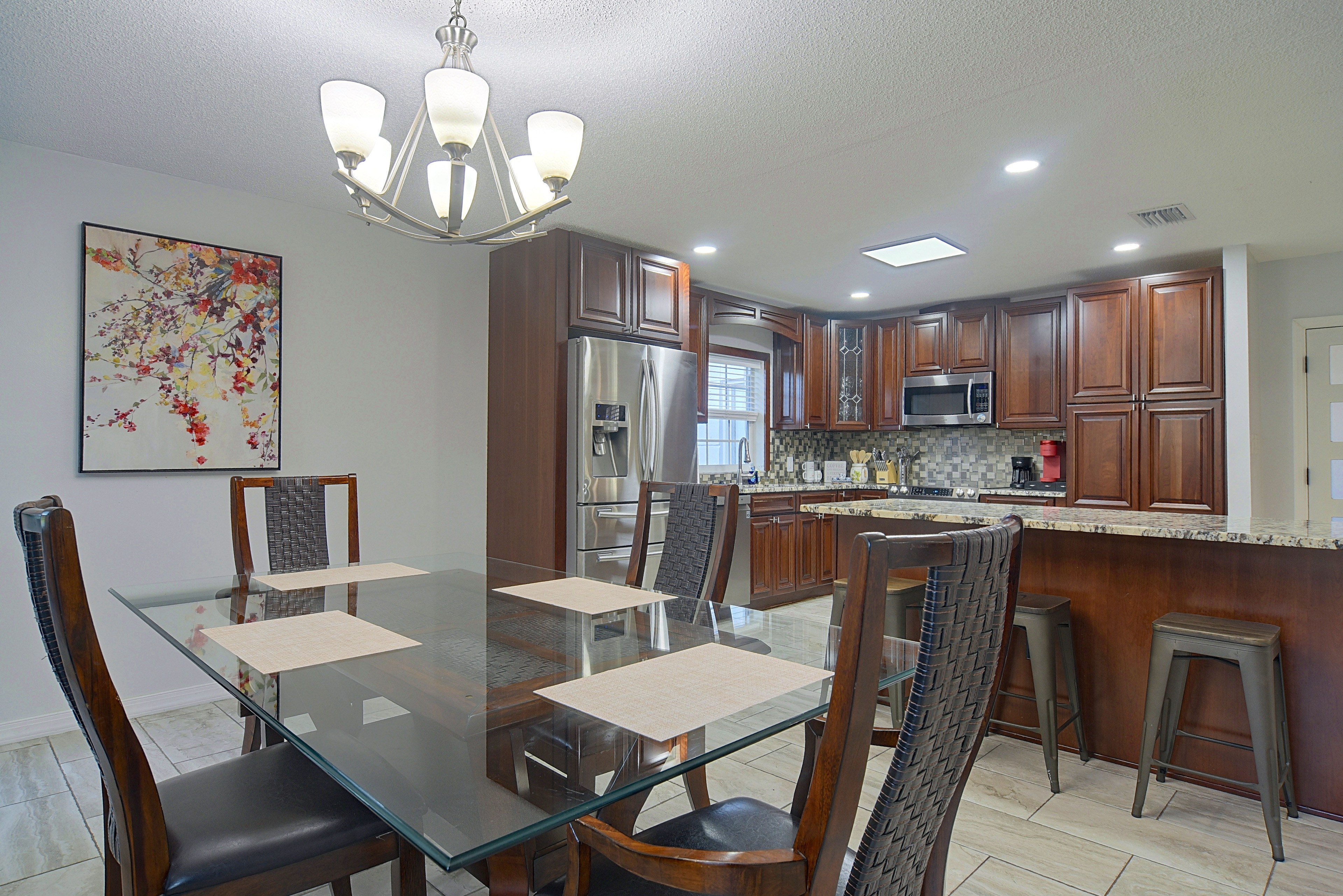 Kitchen & Dining Area