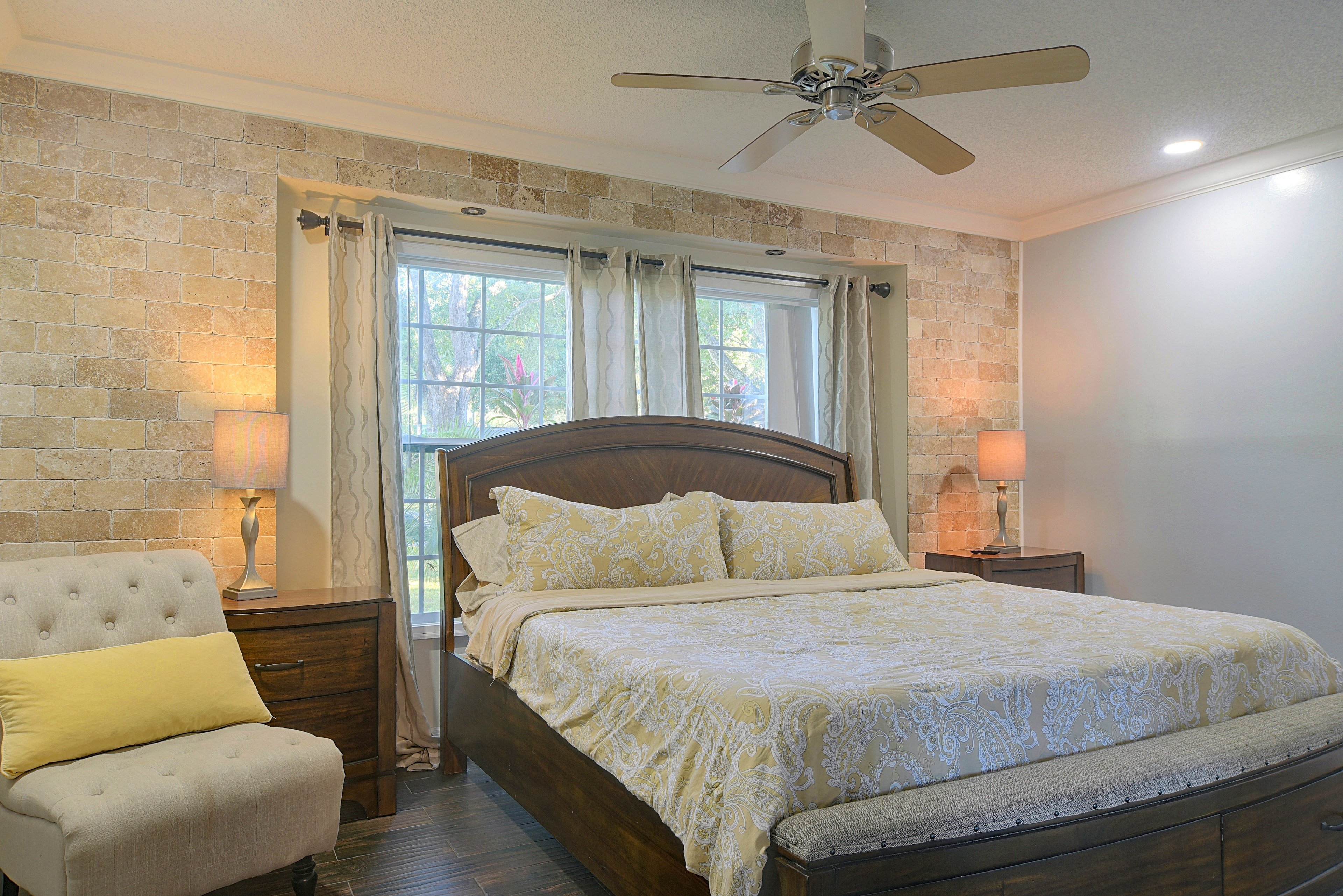 Bedroom 1 | Queen Bed