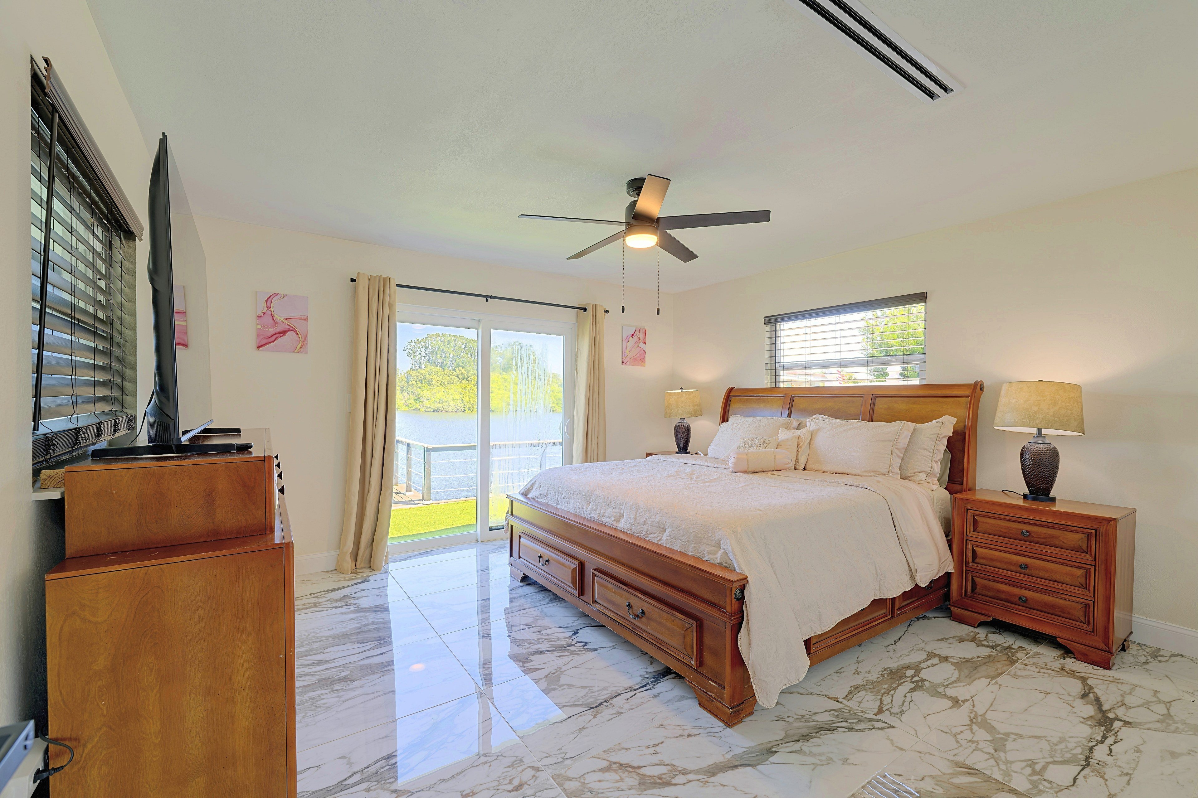 Bedroom | King Bed