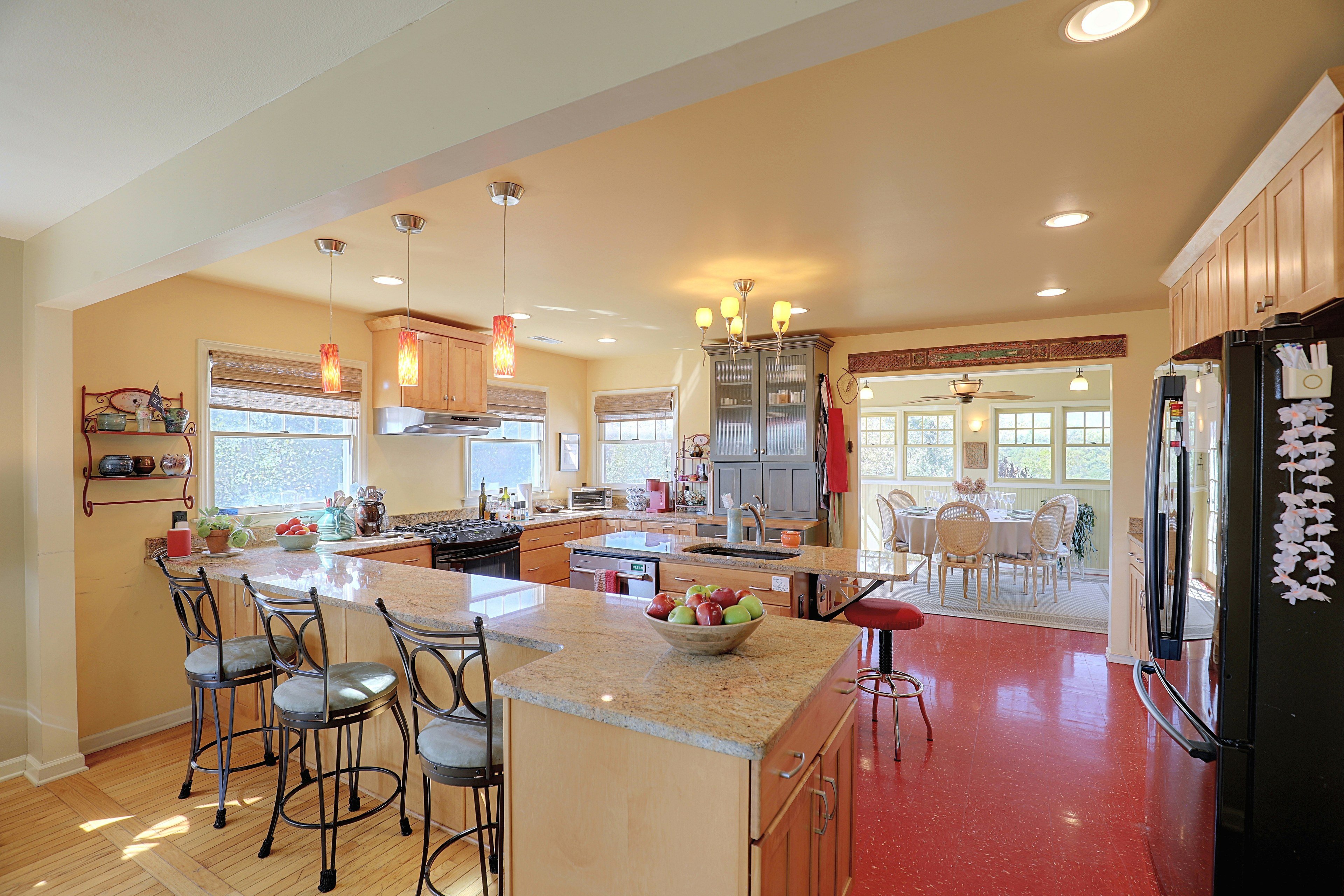 Kitchen | Main Level