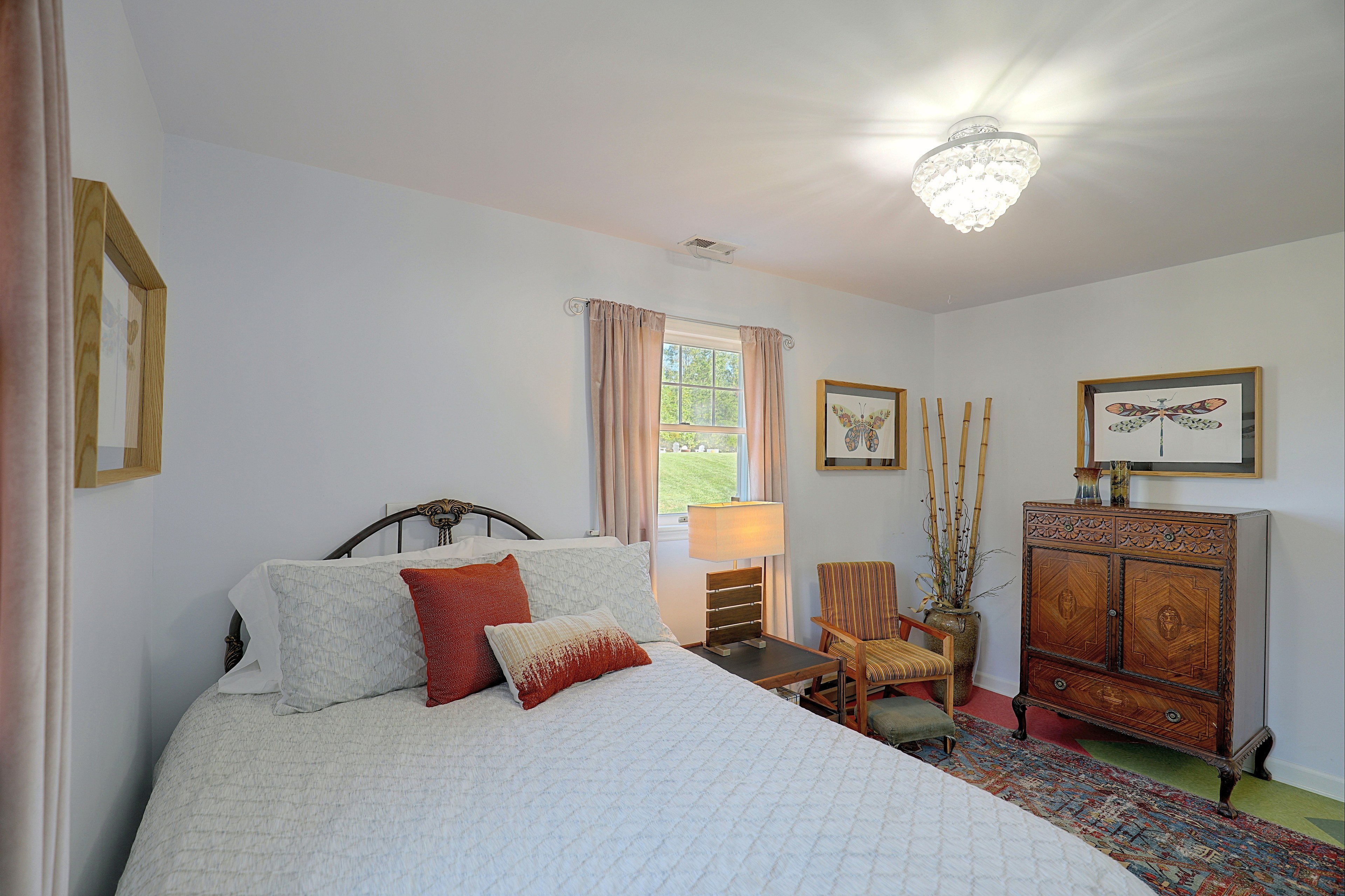 Bedroom | Queen Bed