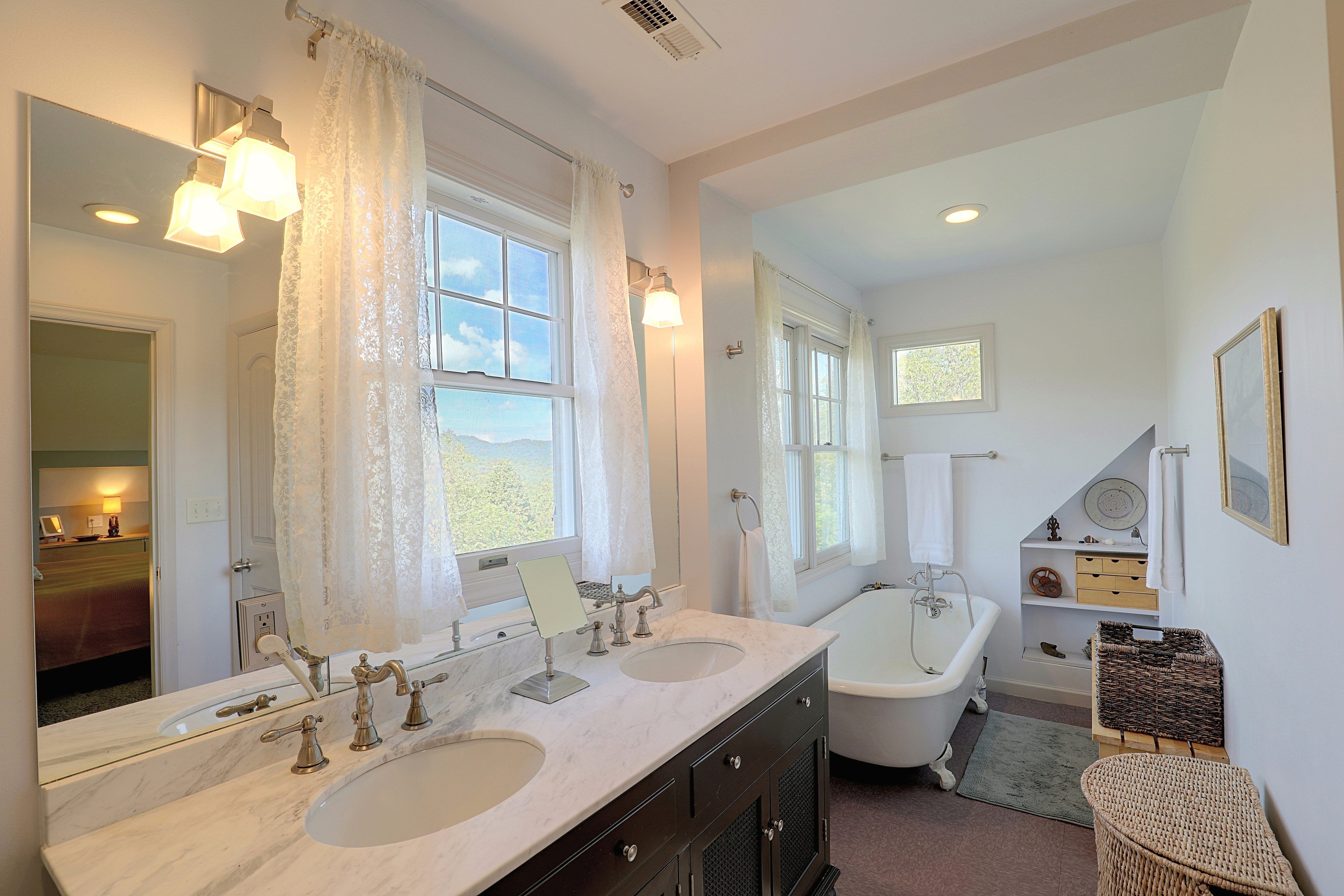 Bathroom | Upper Level