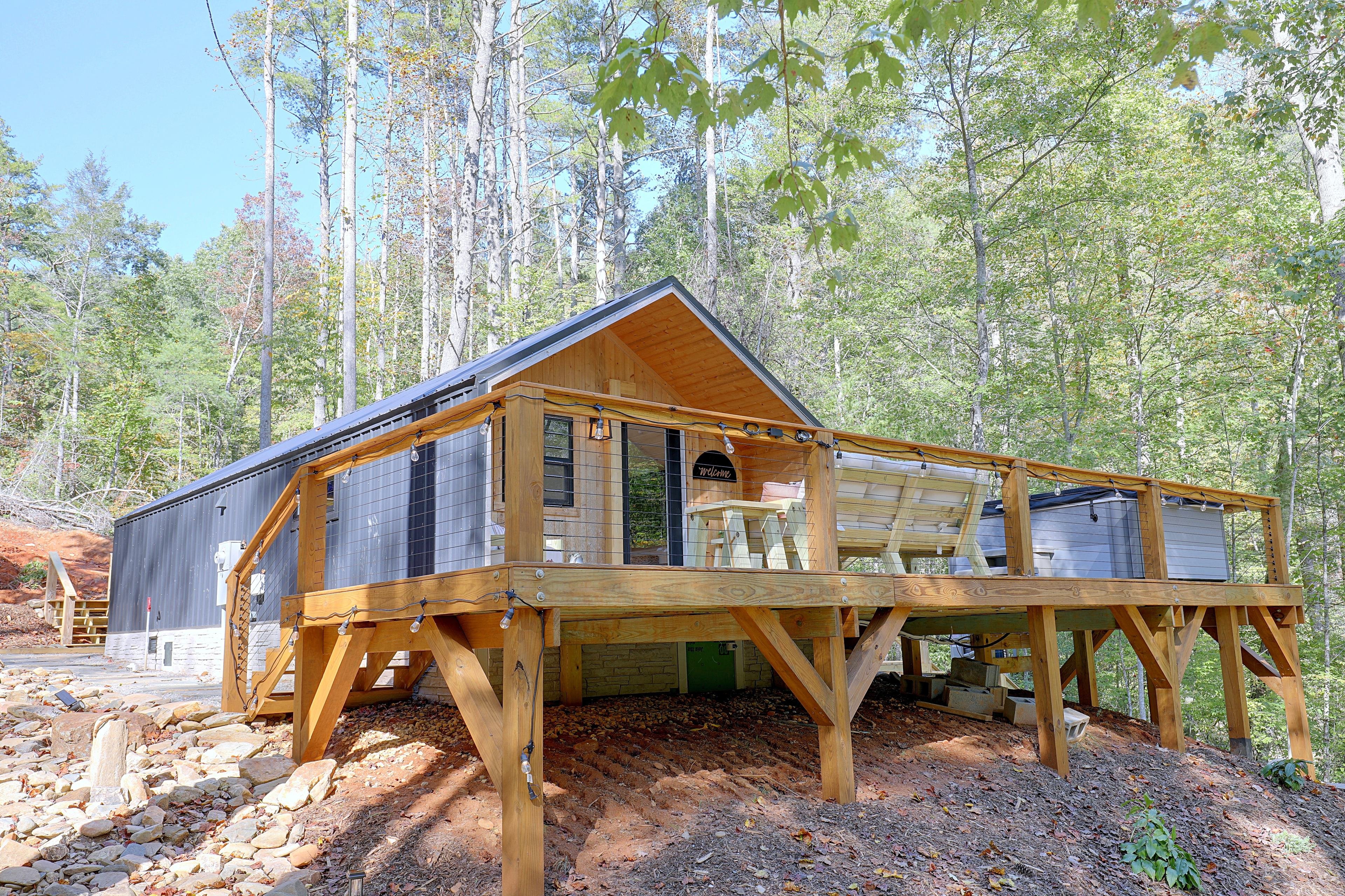 Marion Vacation Rental | 1BR | 1BA | 505 Sq Ft | Steps to Enter