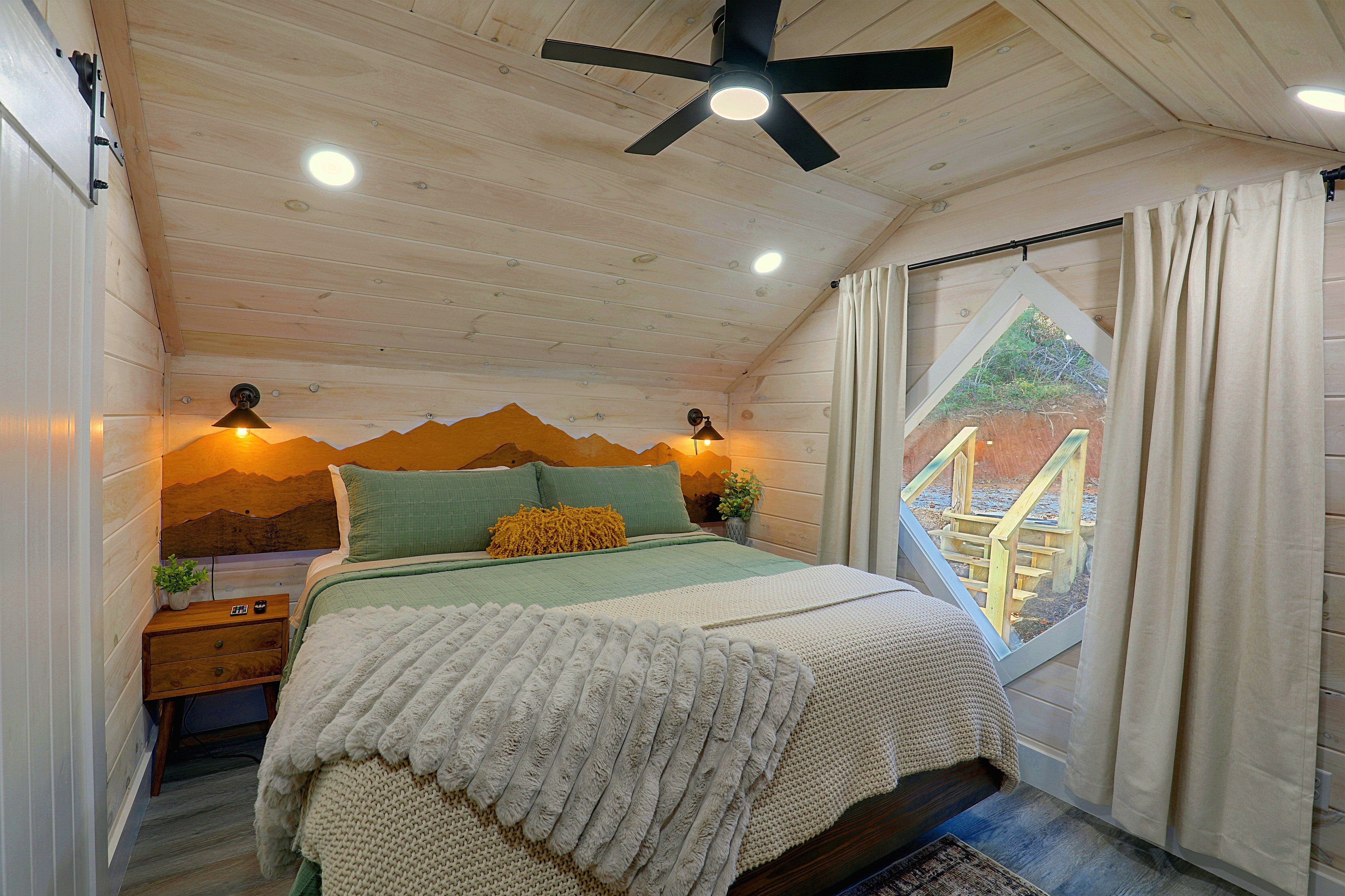 Bedroom | King Bed