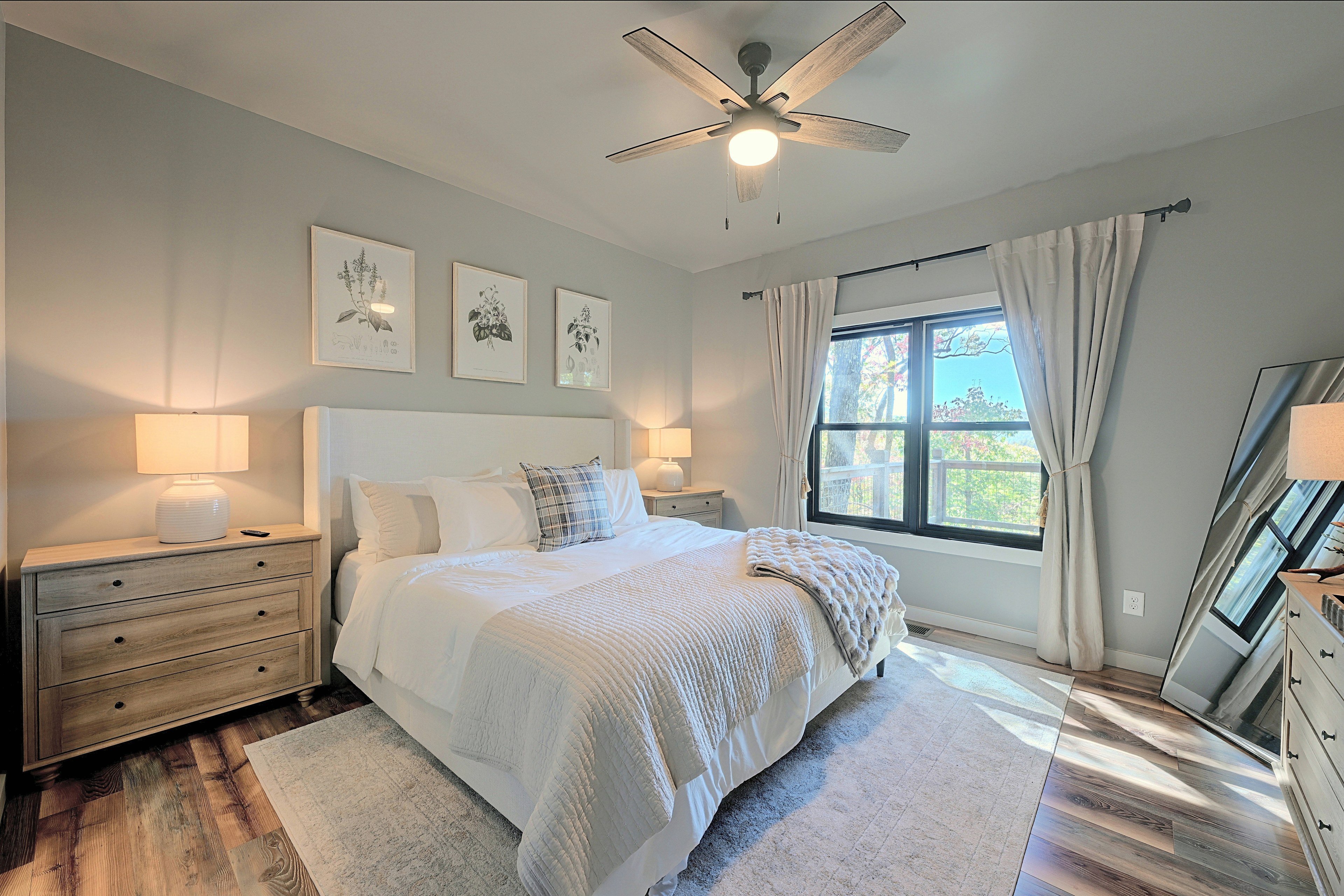 Bedroom | King Bed