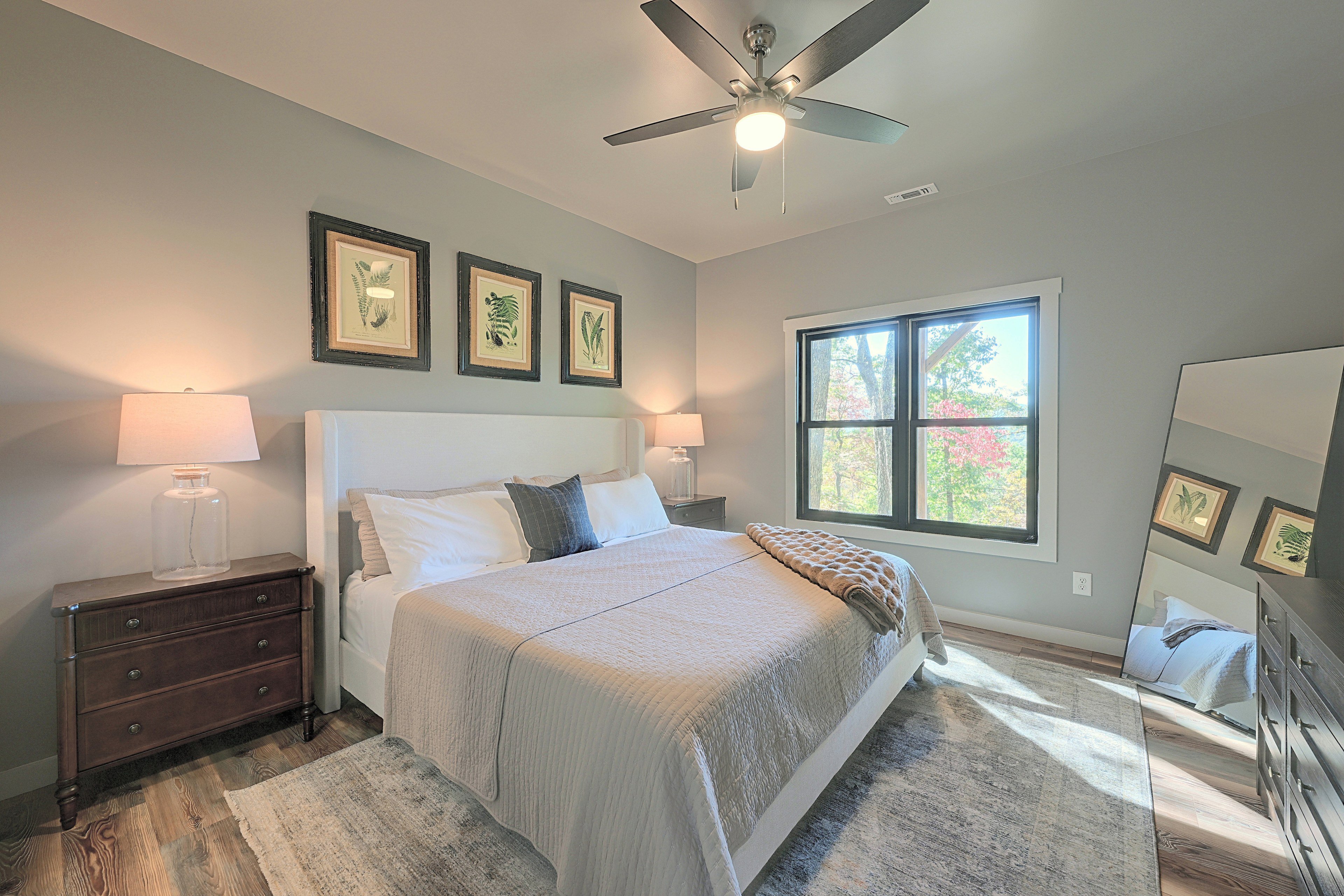 Bedroom | King Bed