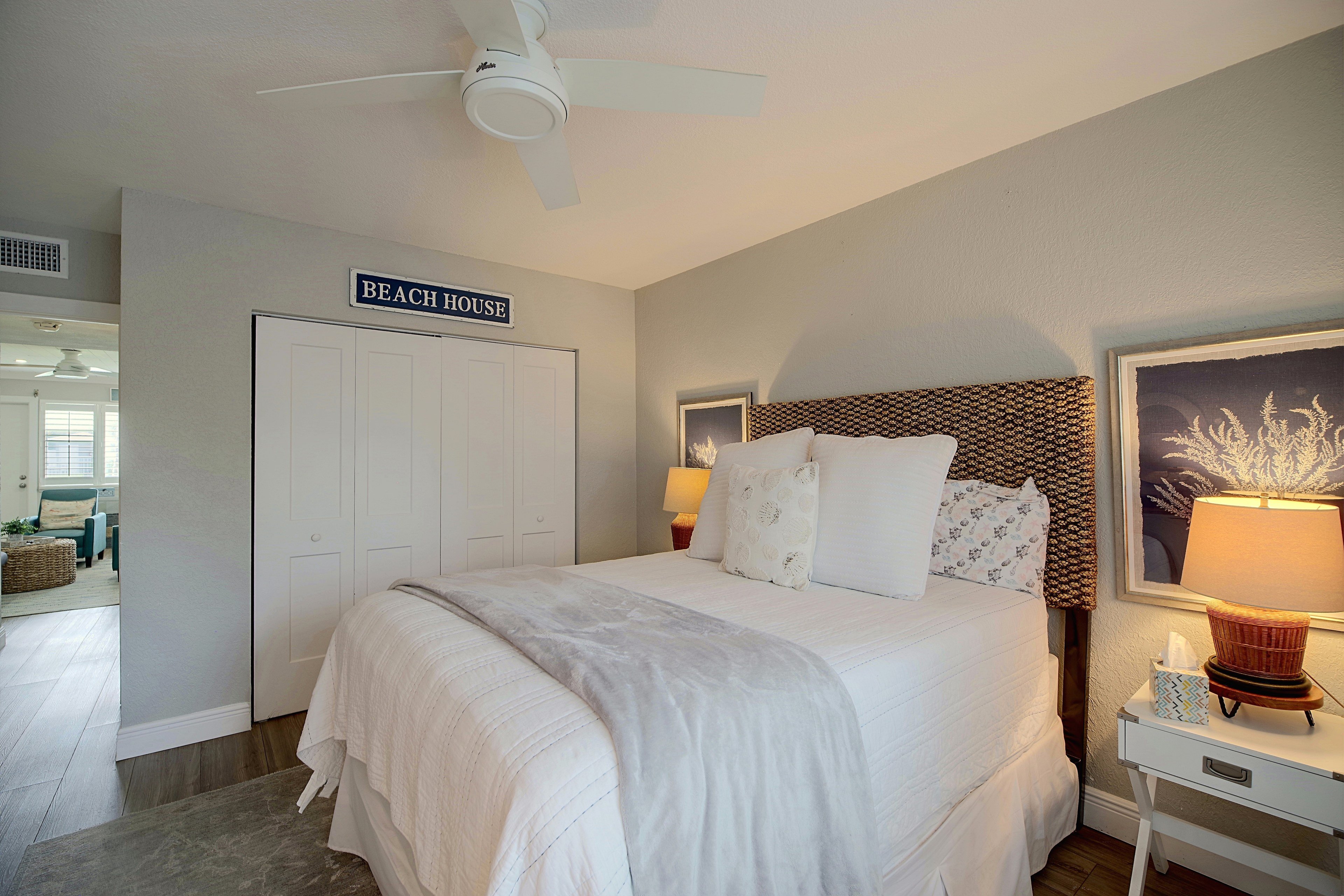 Bedroom | Queen Bed