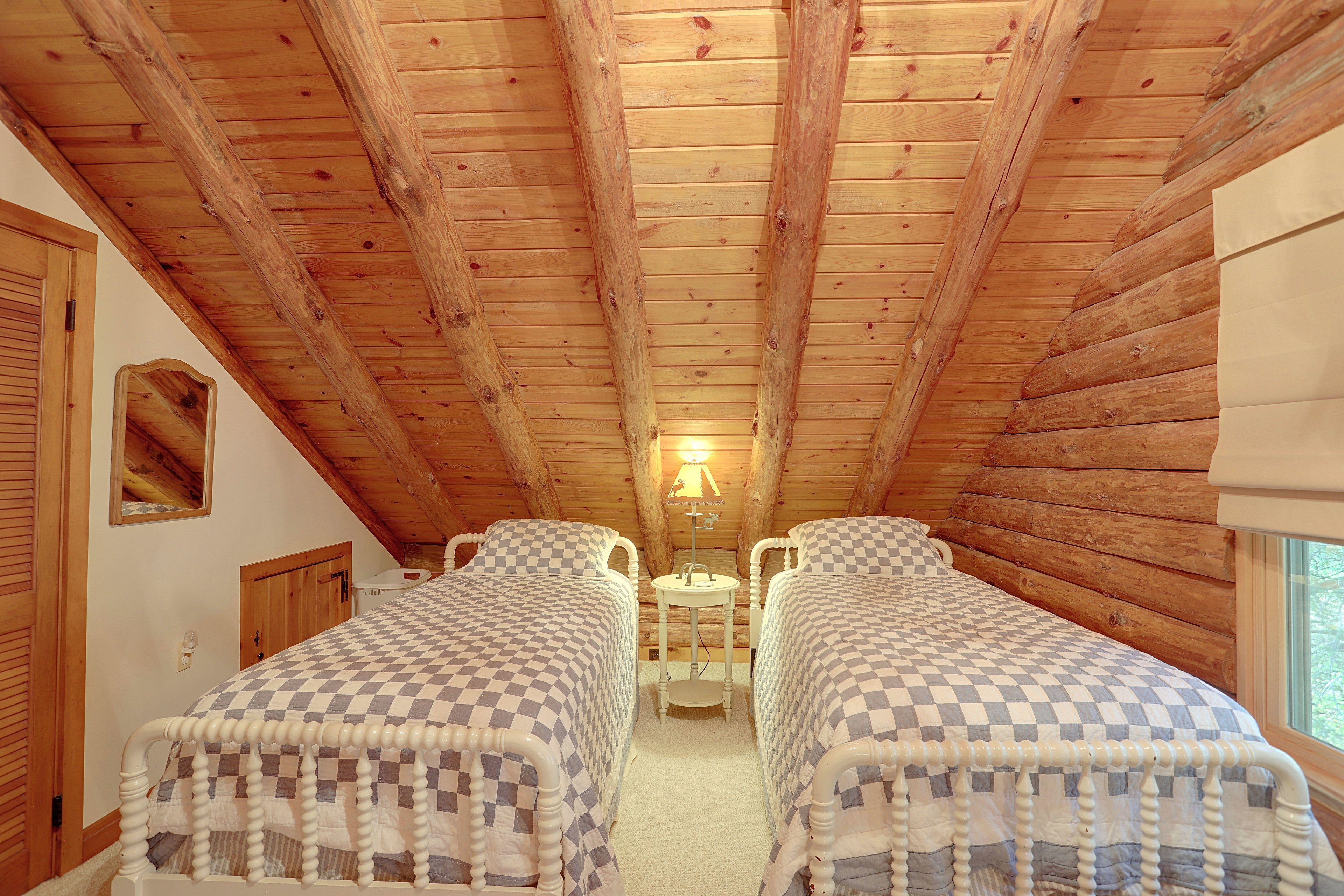 Bedroom | Queen Bed | 2 Twin Beds | Upper Level