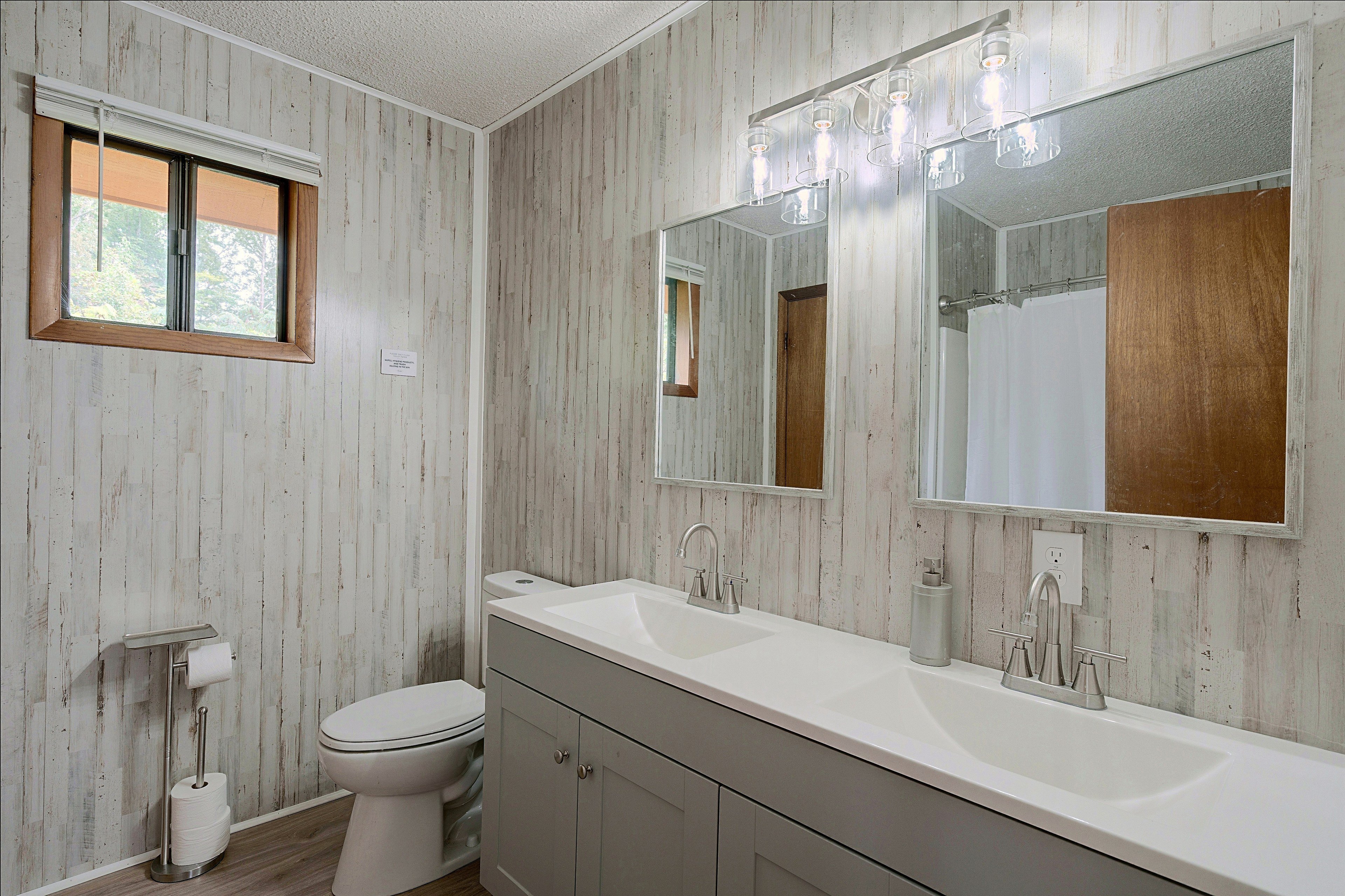 Full Bathroom | 1st Floor