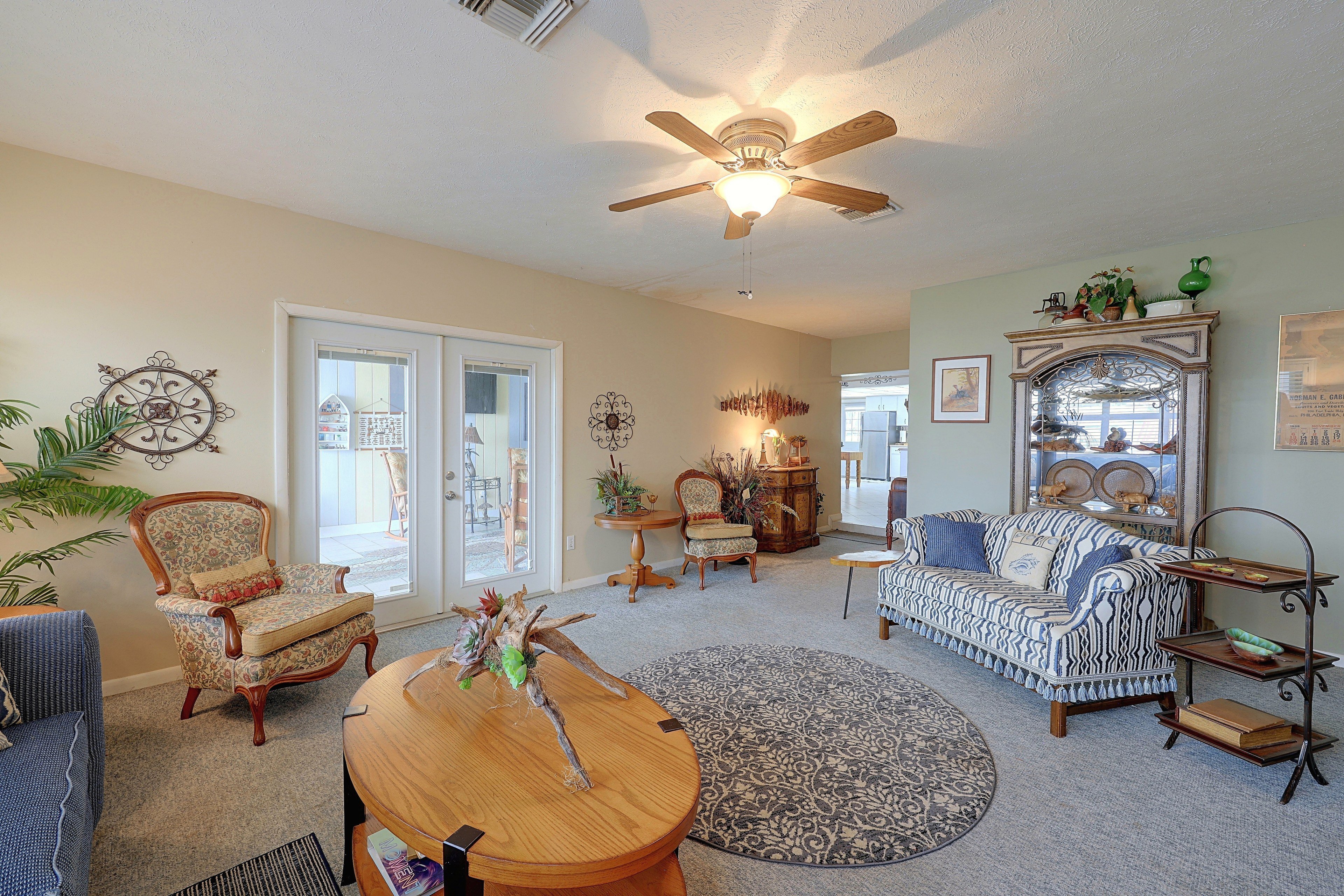 Living Room | Queen Sleeper Sofa