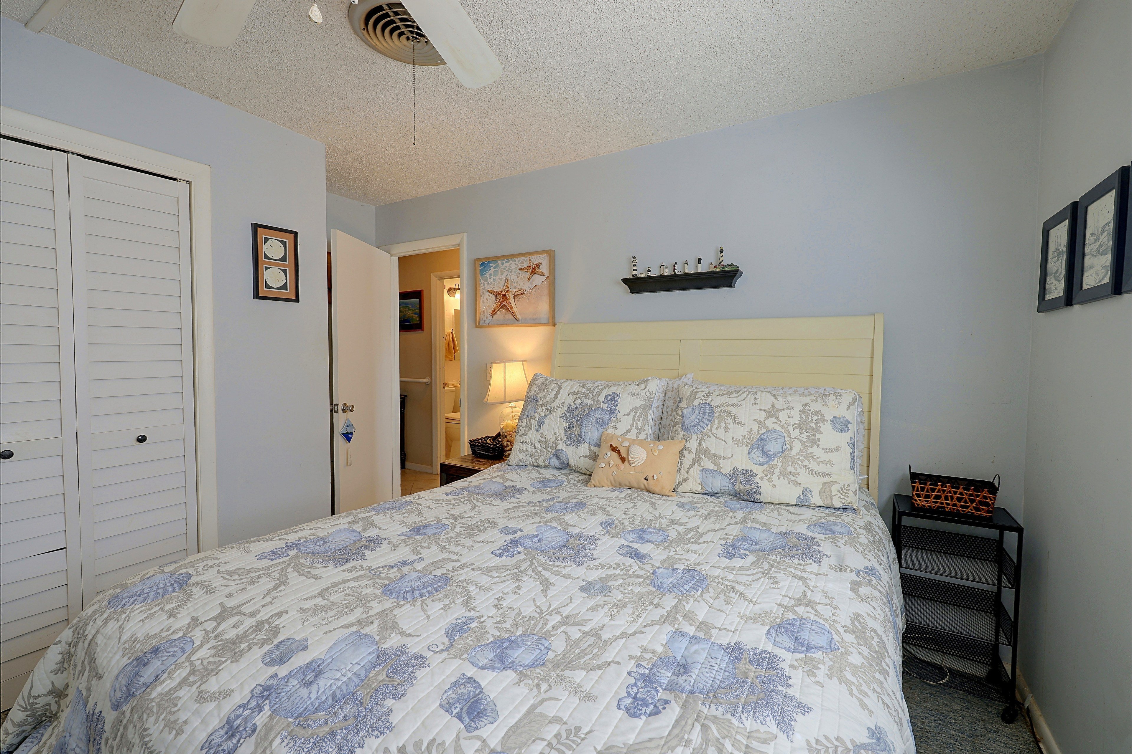 Bedroom 1 | Queen Bed