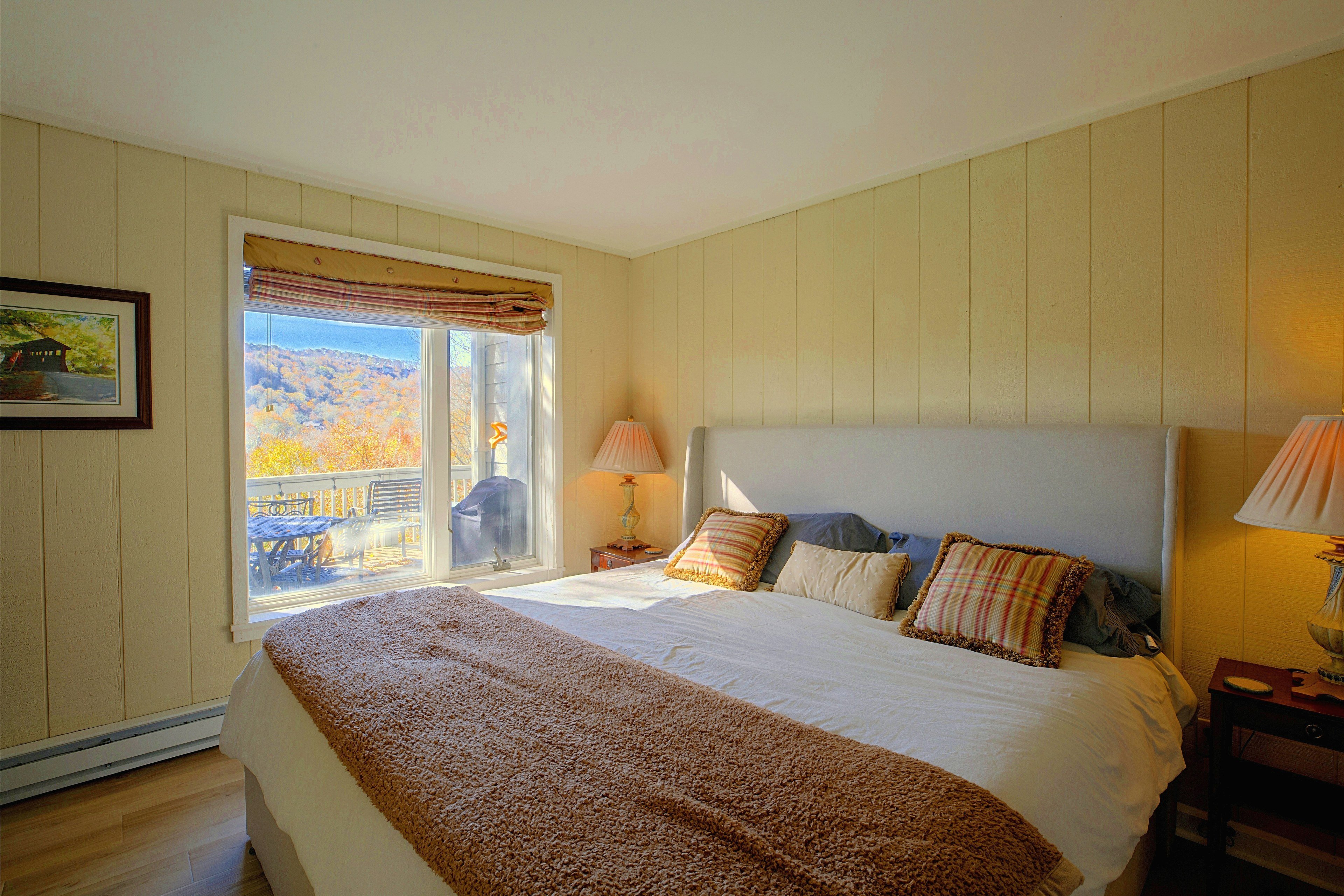 Bedroom 1 | King Bed | 1st Floor