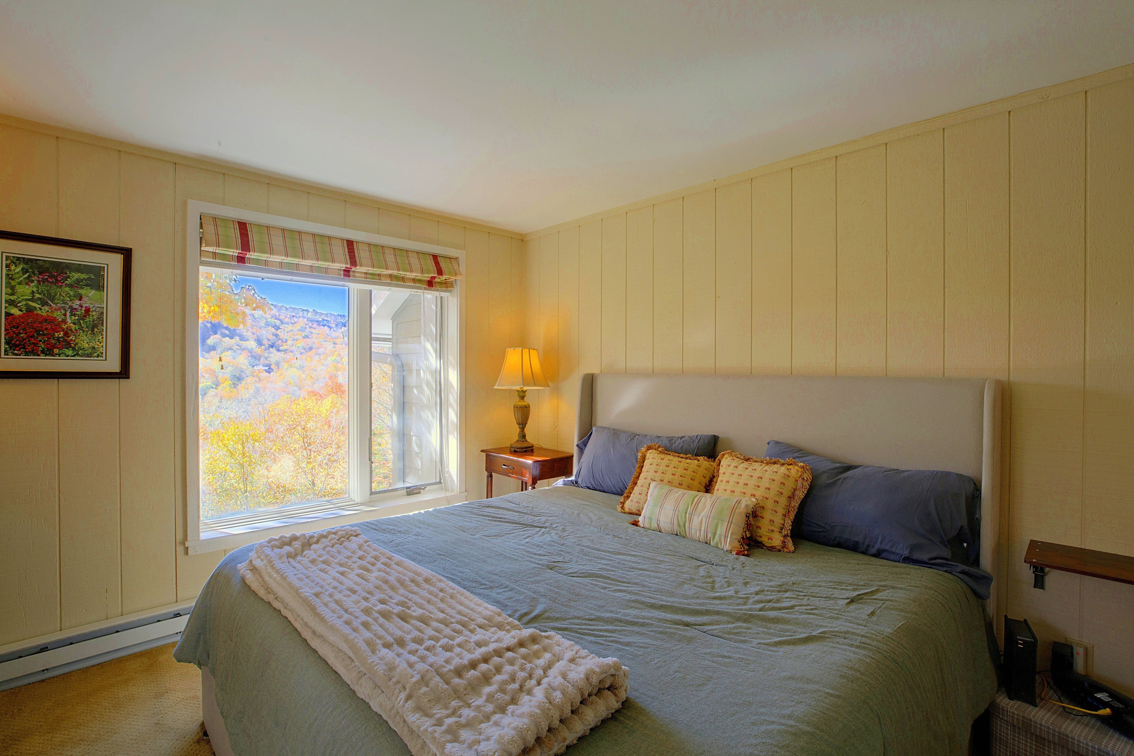 Bedroom 2 | King Bed | 2nd Floor
