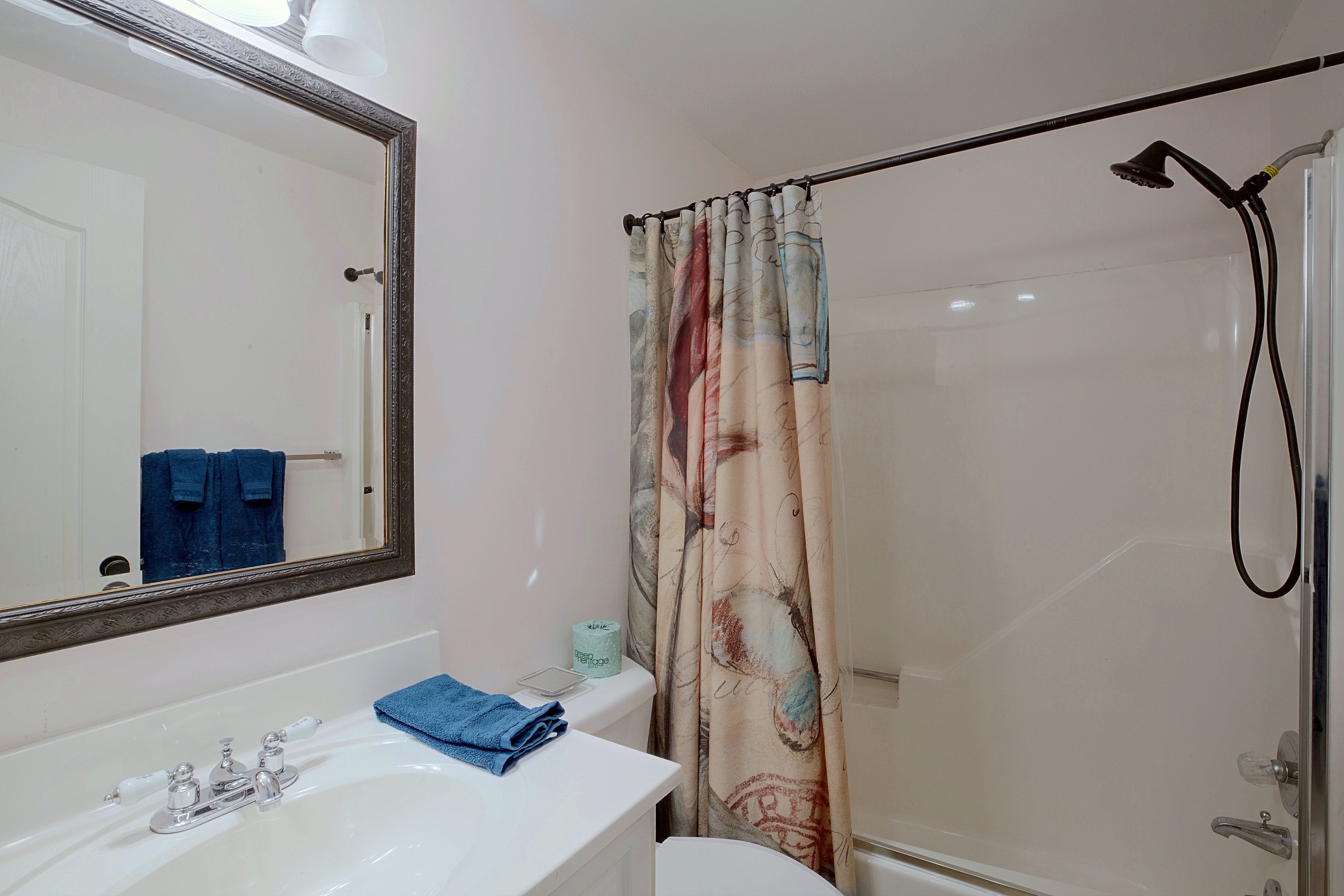 Full Bathroom | 2nd Floor
