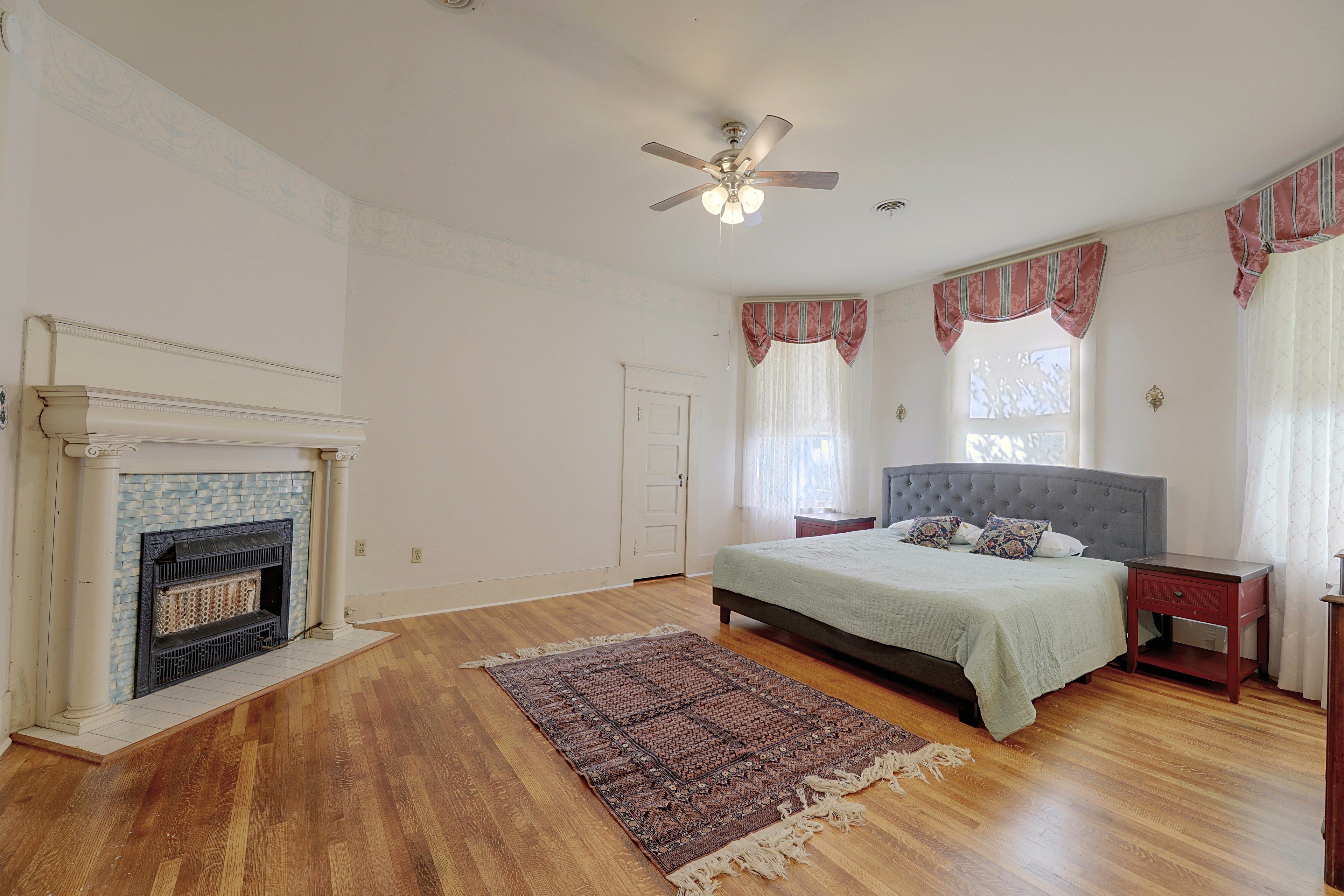 Bedroom 1 | King Bed