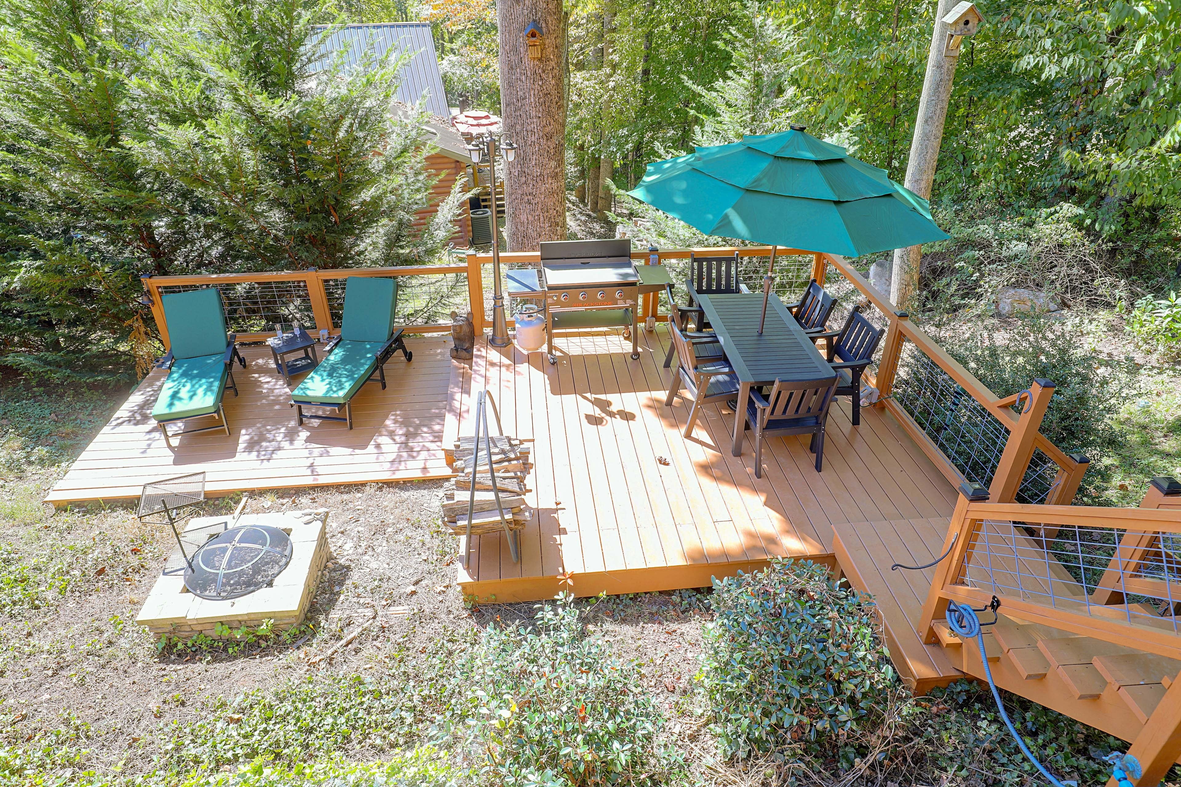 Outdoor Living & Dining Area