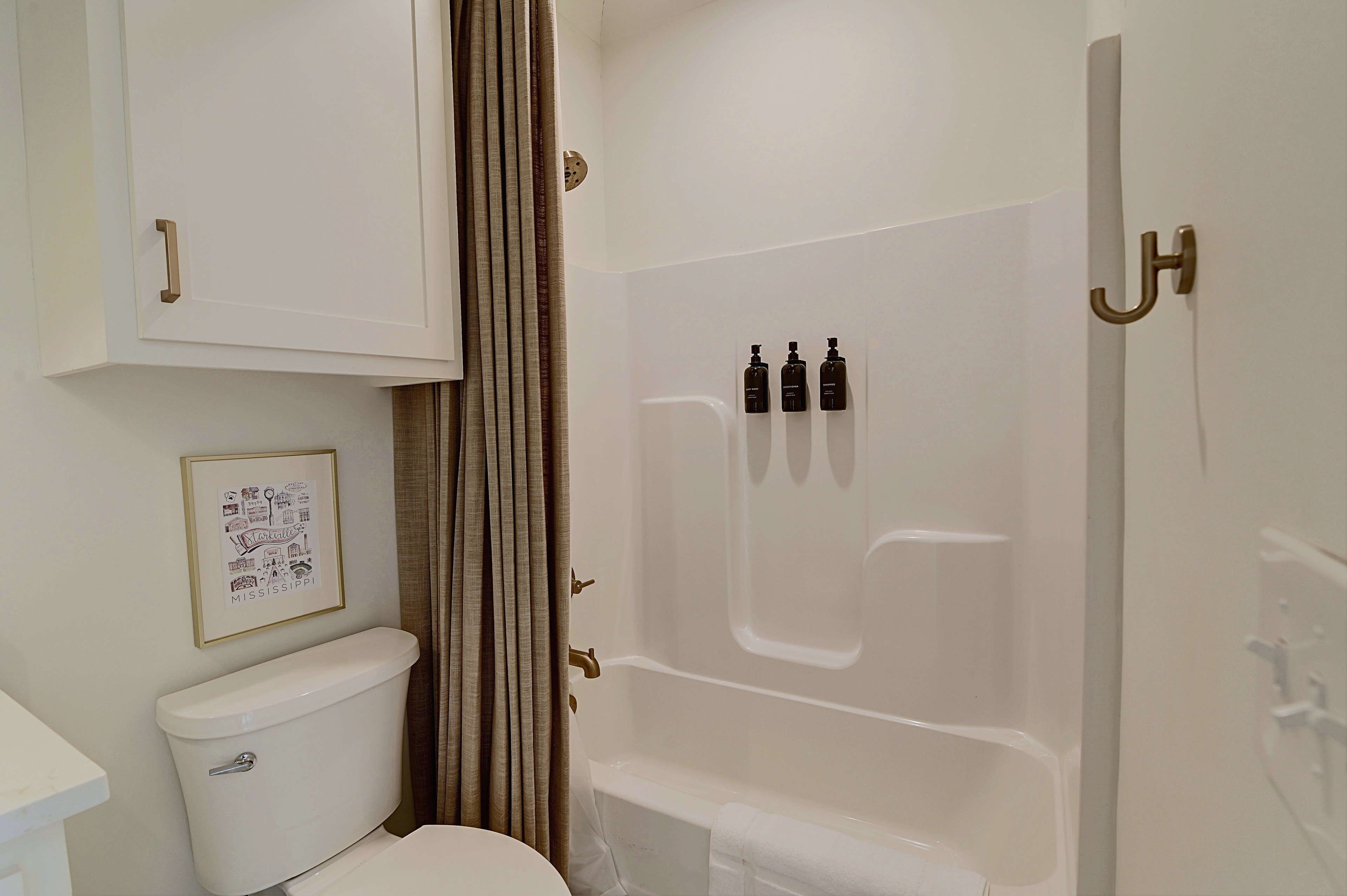 Full Bathroom | 2nd Floor