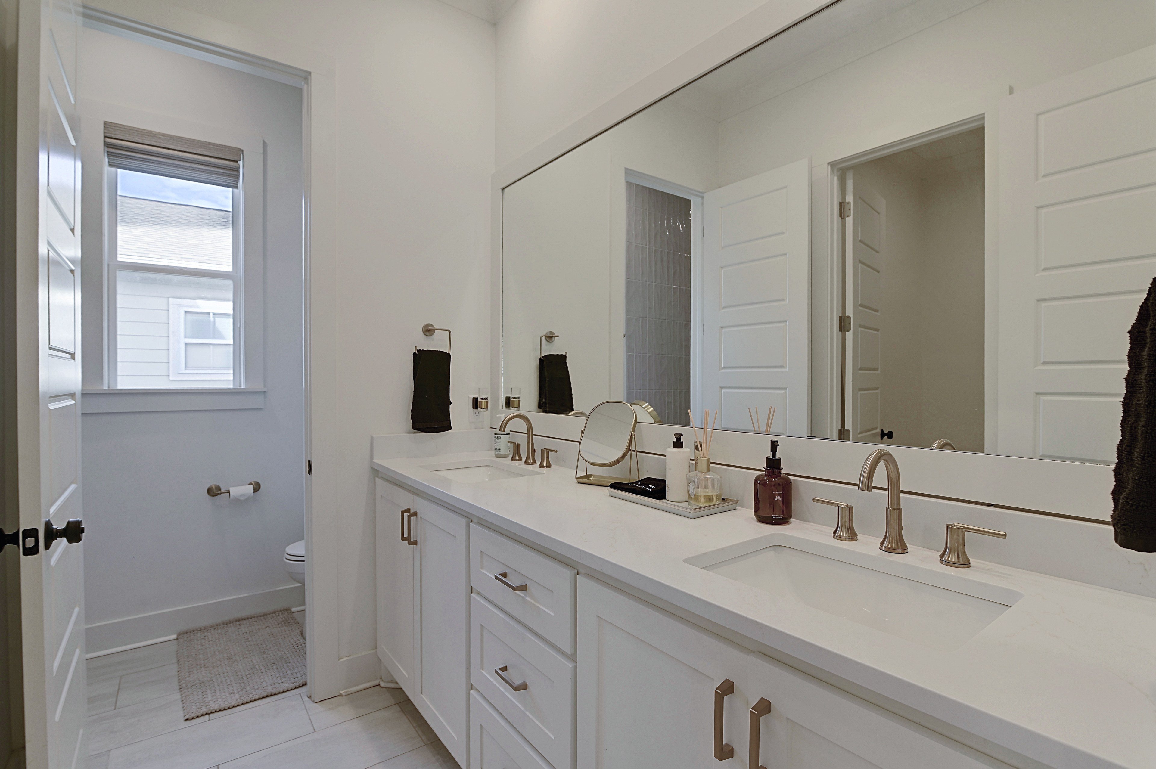 Full Bathroom | 1st Floor