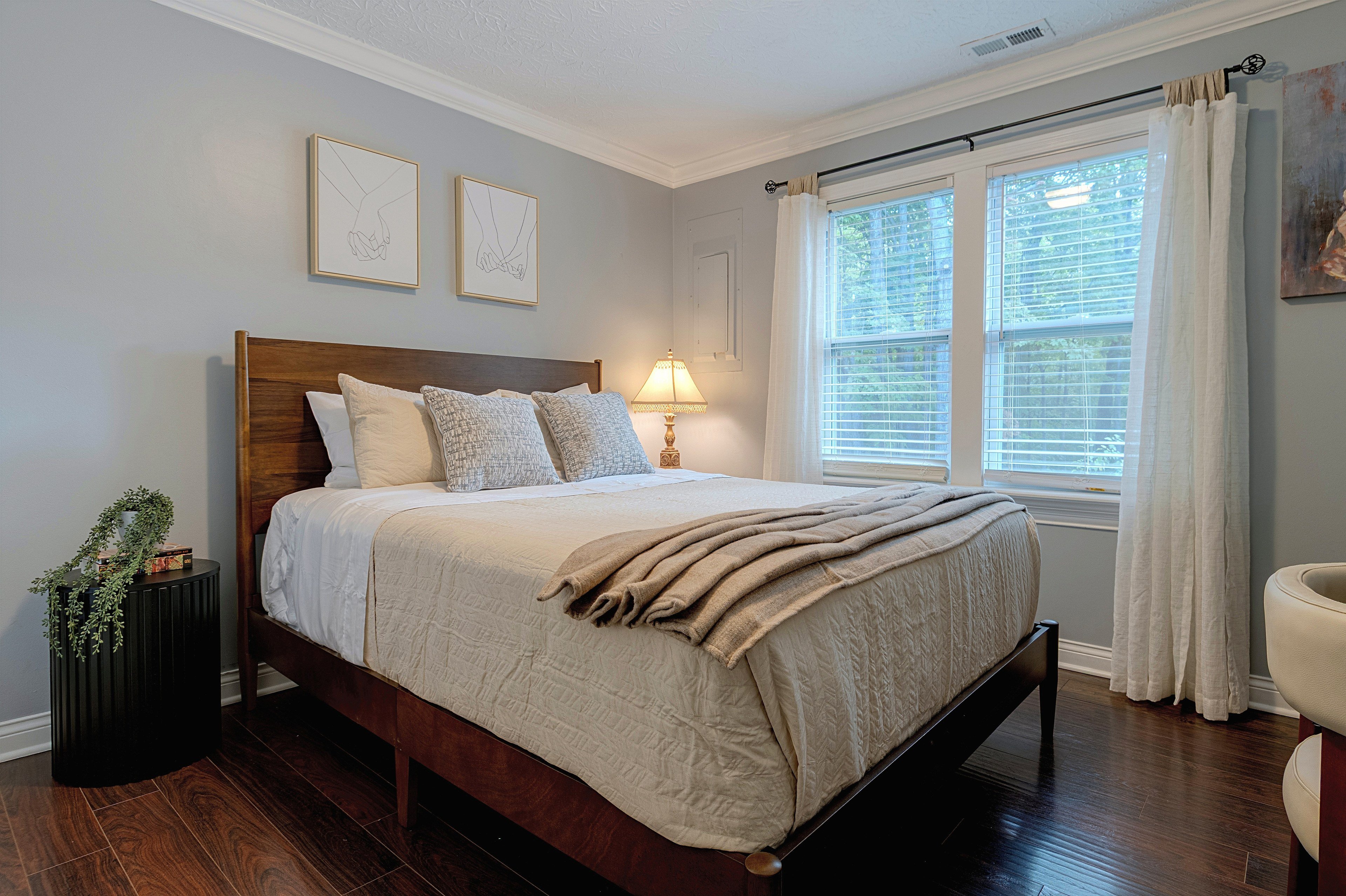 Bedroom 1 | Queen Bed