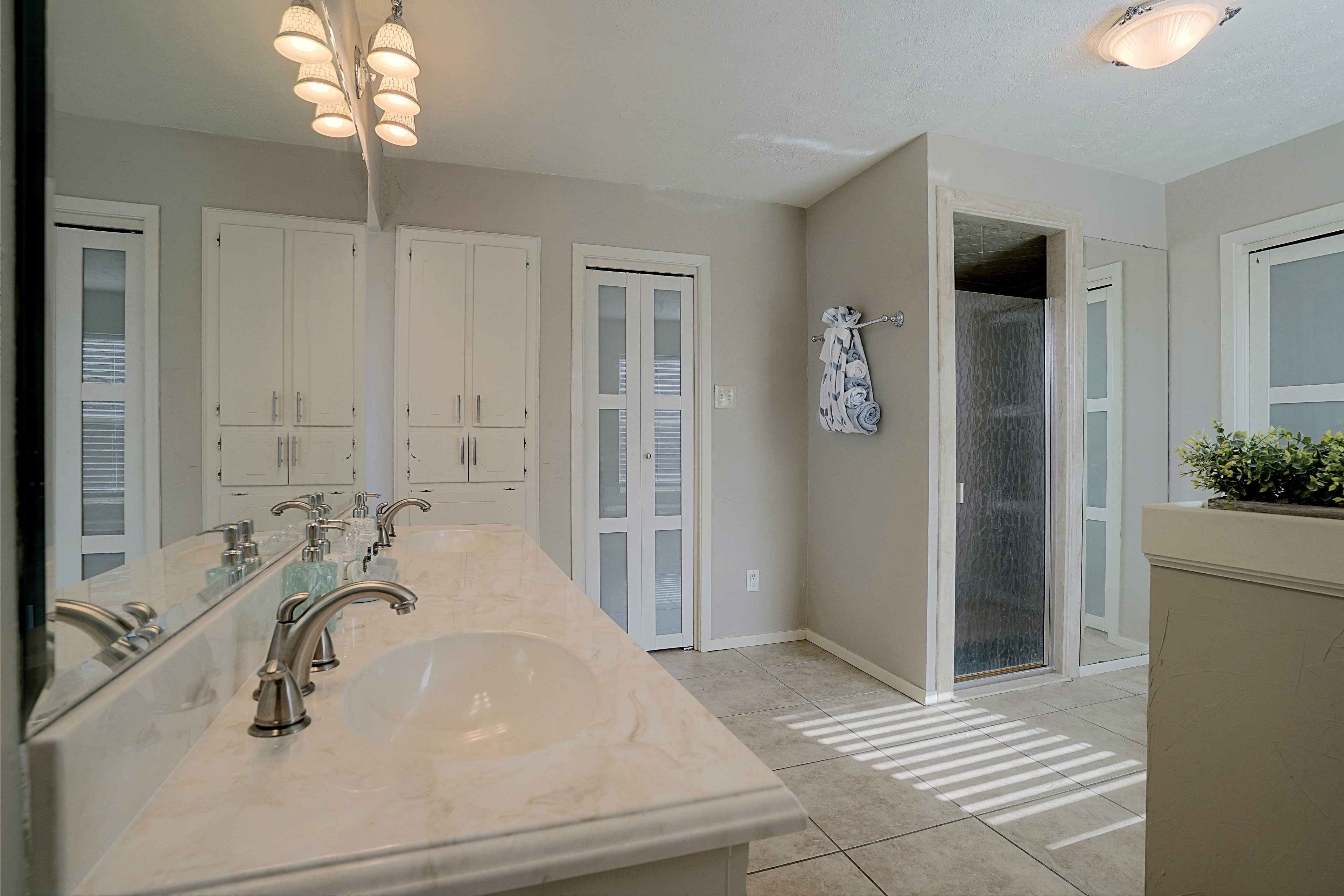 Full Bathroom | Main Level