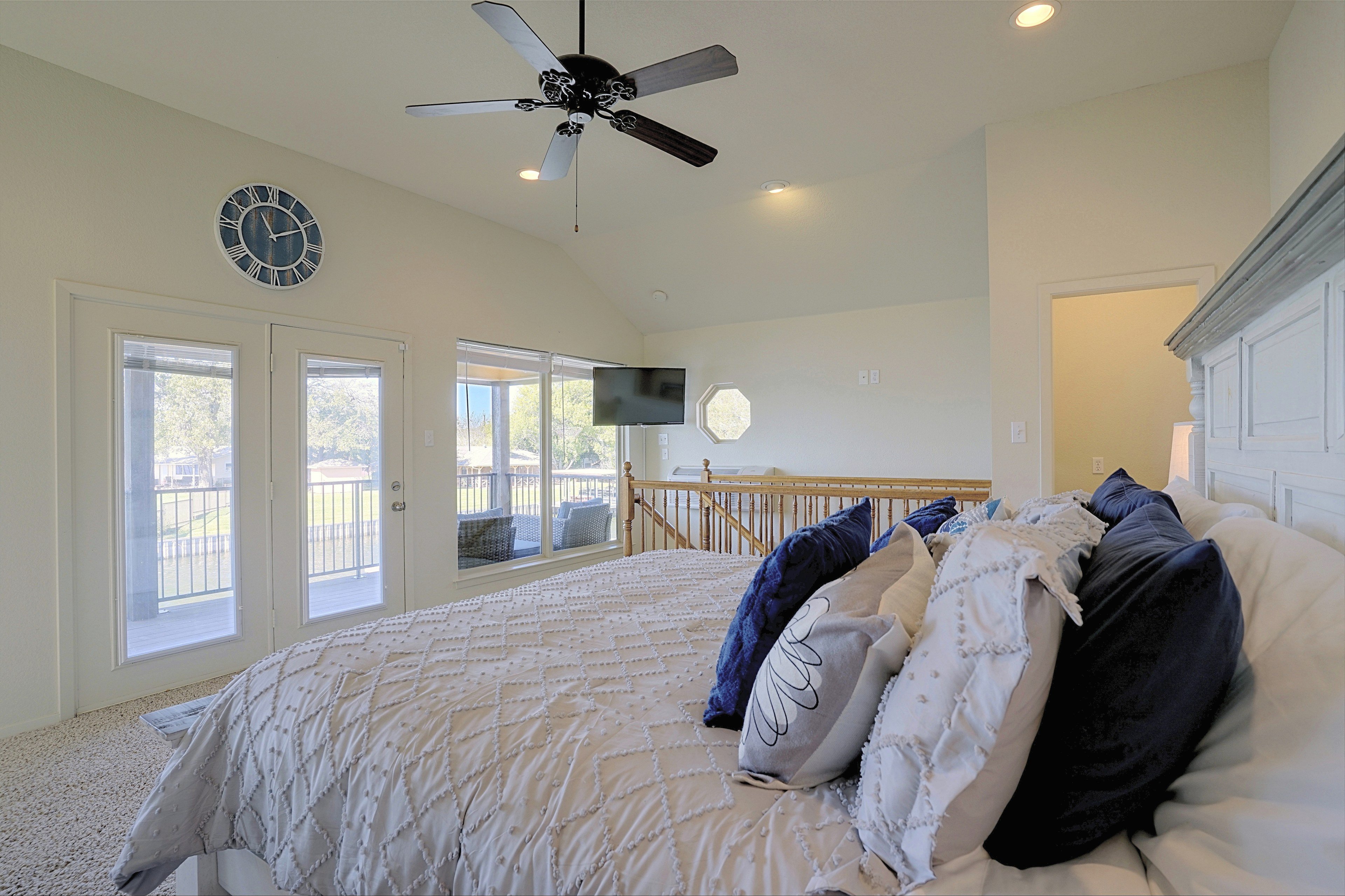 Bedroom | King Bed | Twin Rollaway Bed | Upper Level