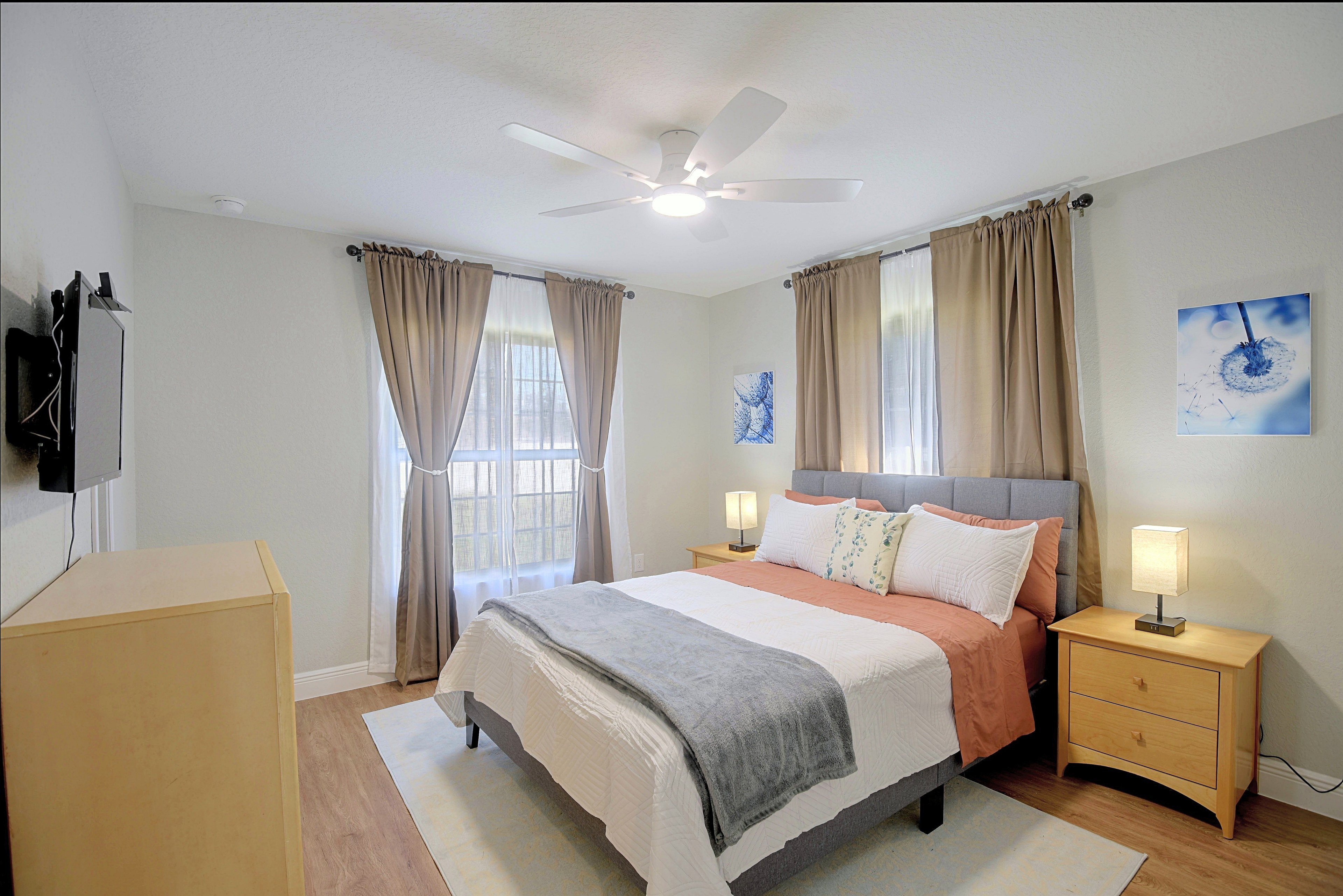 Bedroom 2 | Queen Bed | Smart TV