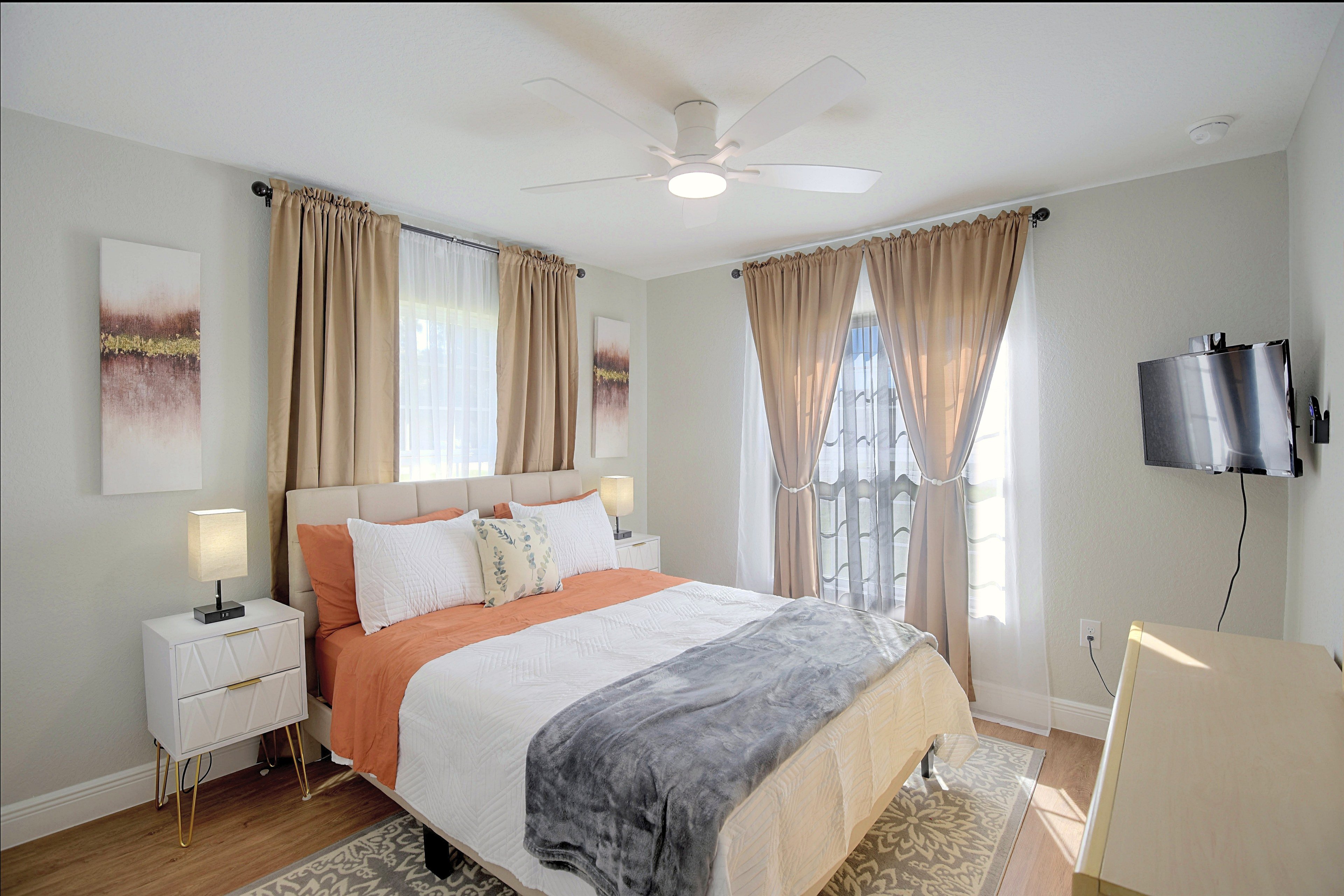 Bedroom 3 | Queen Bed | Smart TV