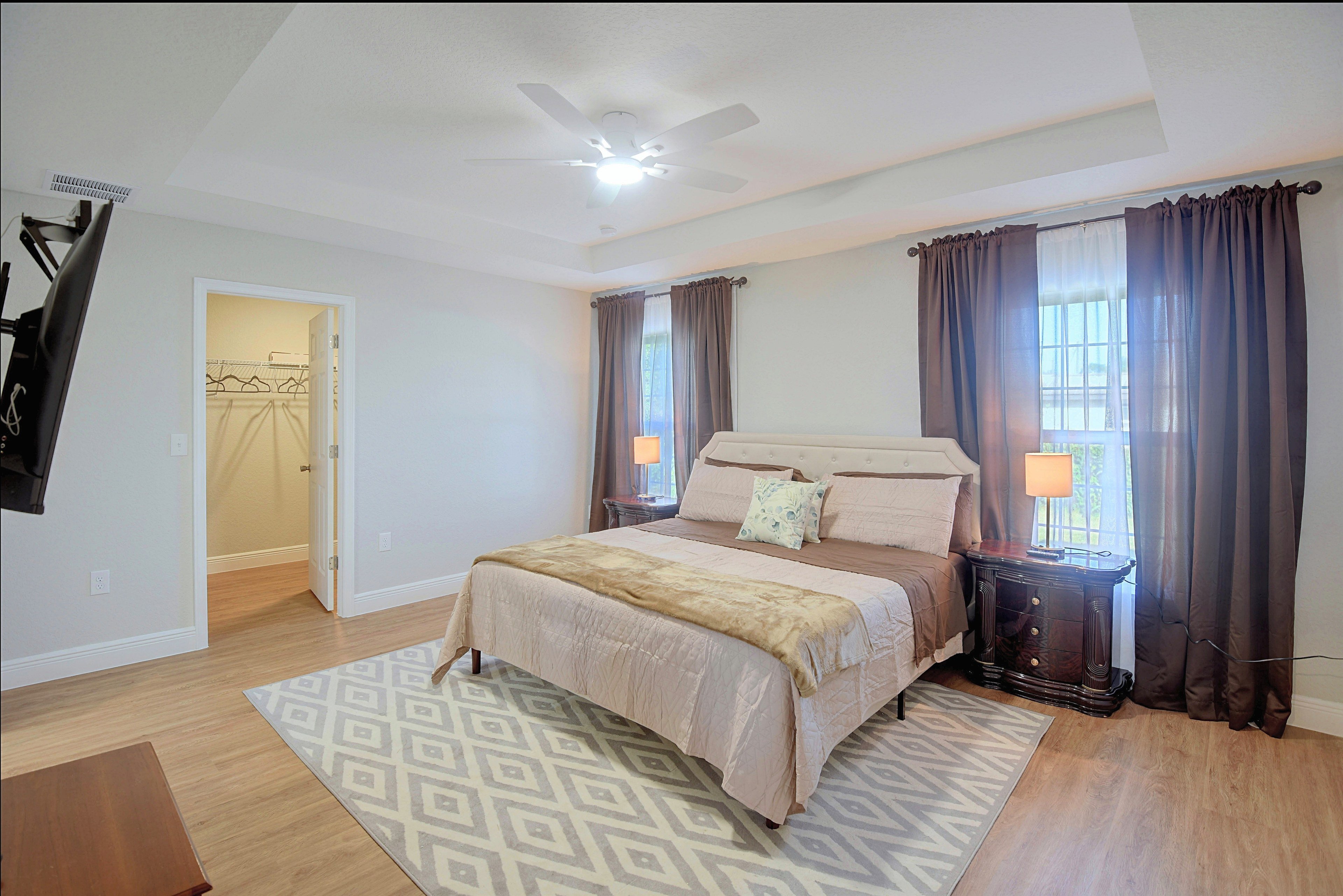 Bedroom 1 | King Bed