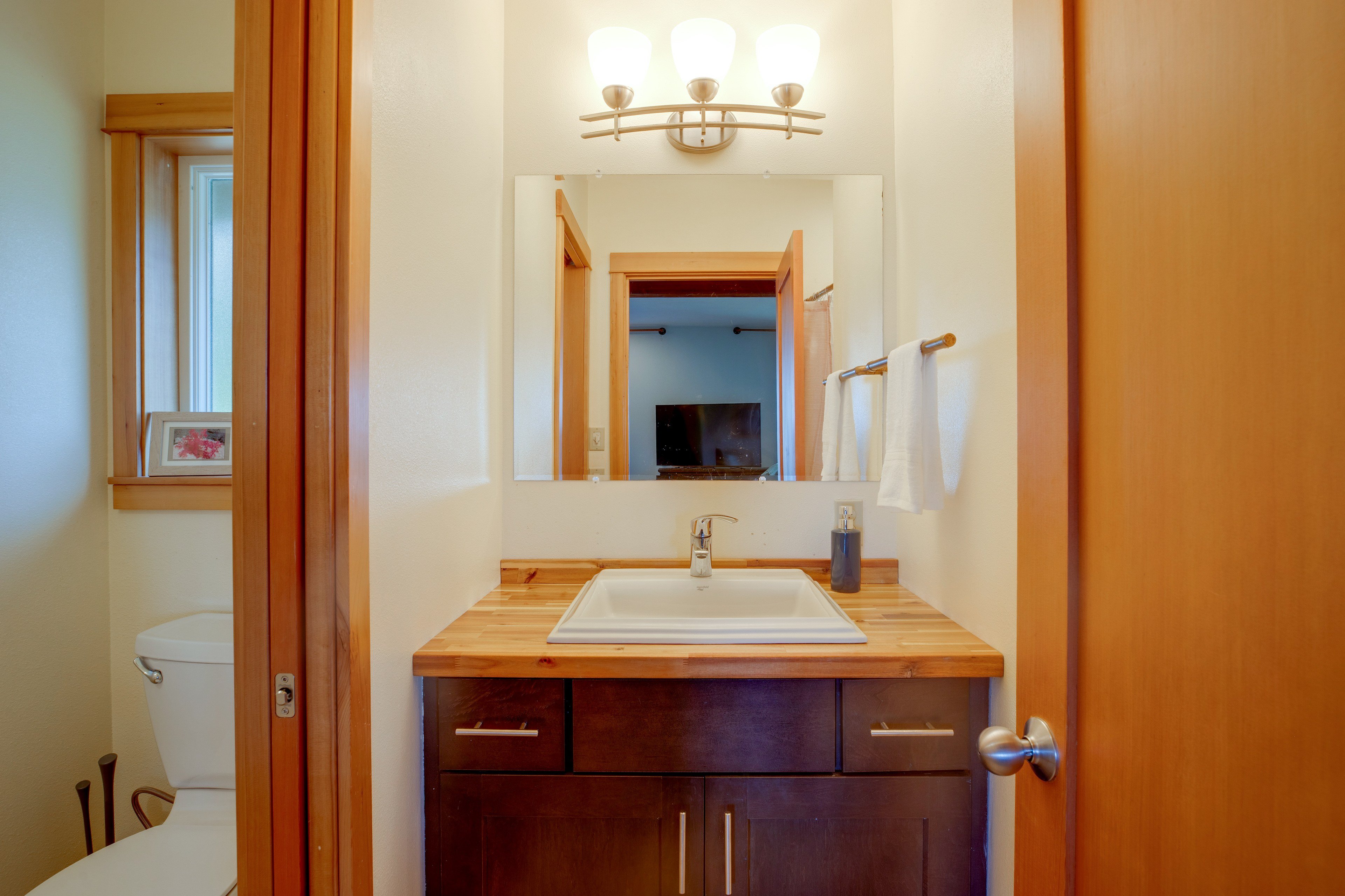 Bathroom | Main Level