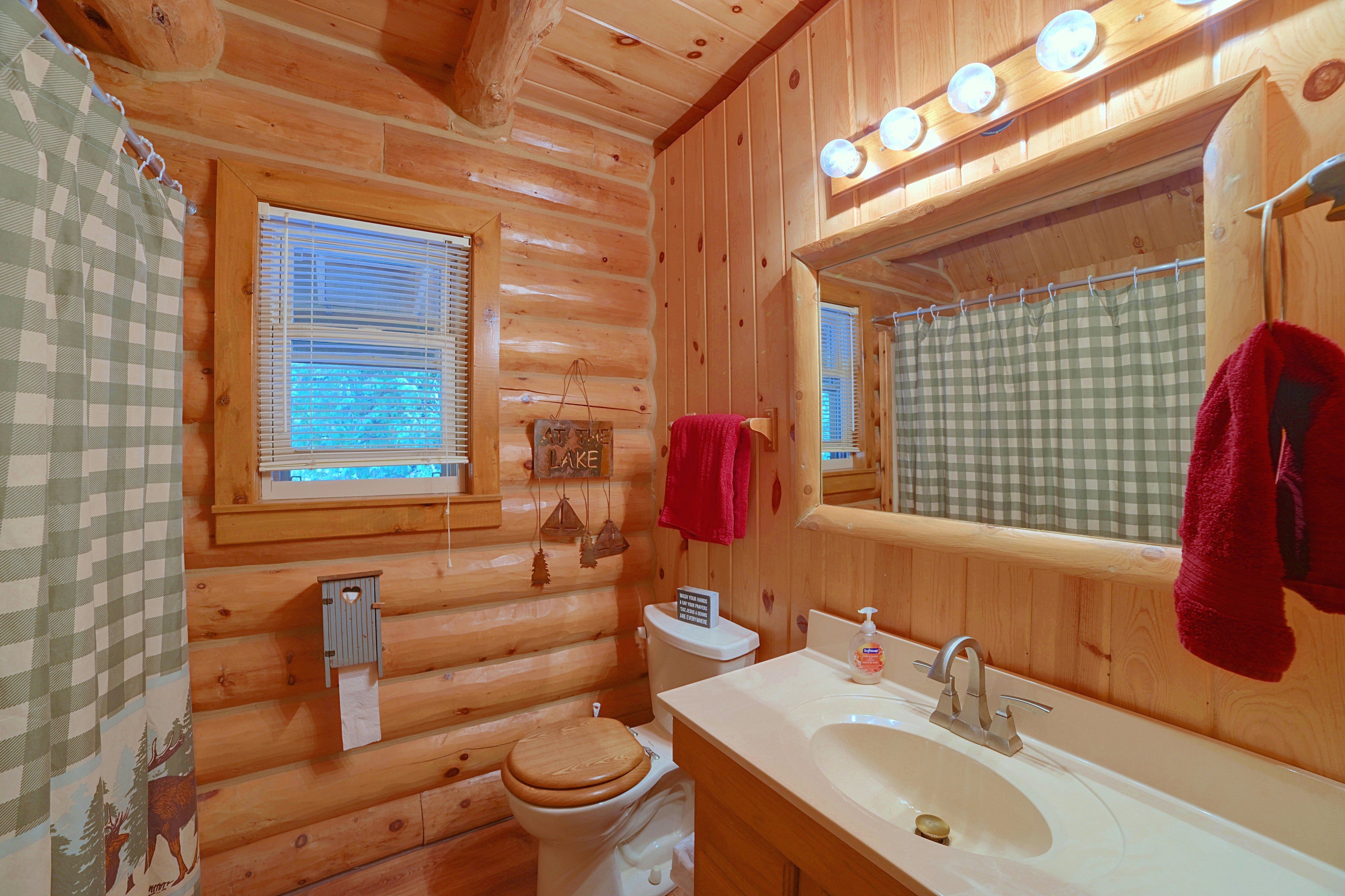 Full Bathroom | 1st Floor
