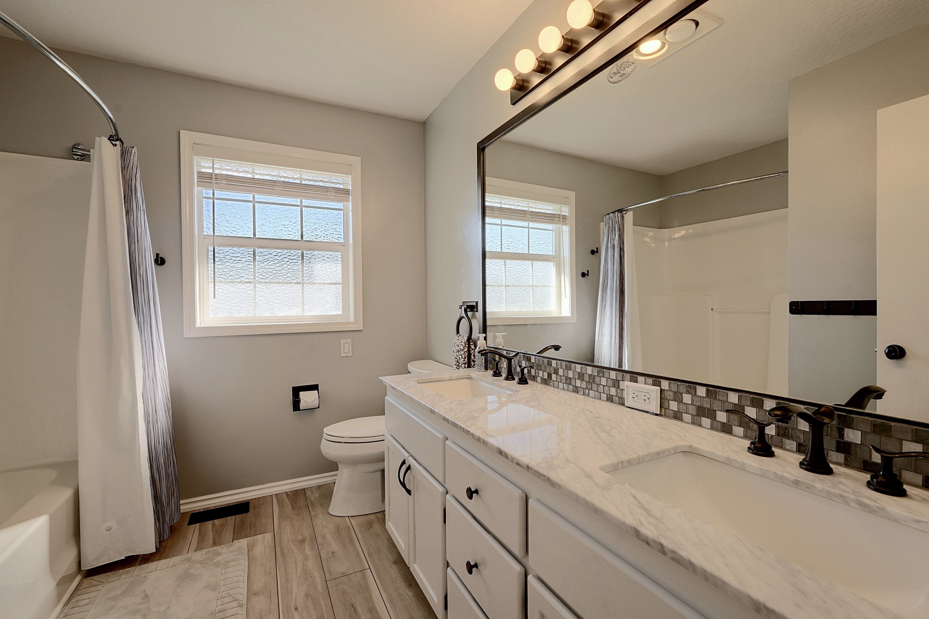Full Bathroom | 2nd Floor