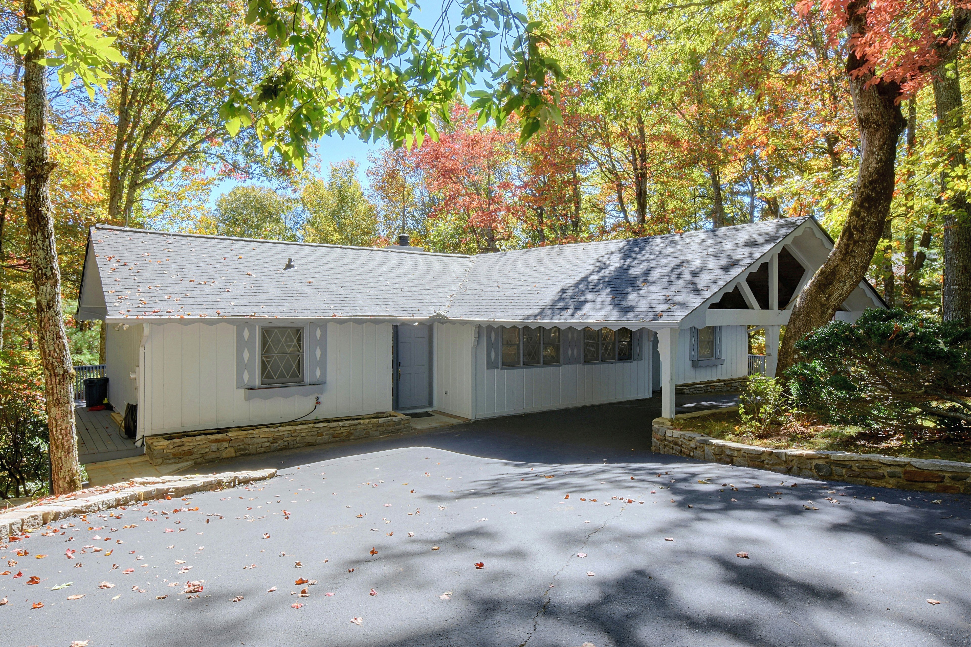 Parking | Carport (2 Vehicles) | Driveway (2 Vehicles)