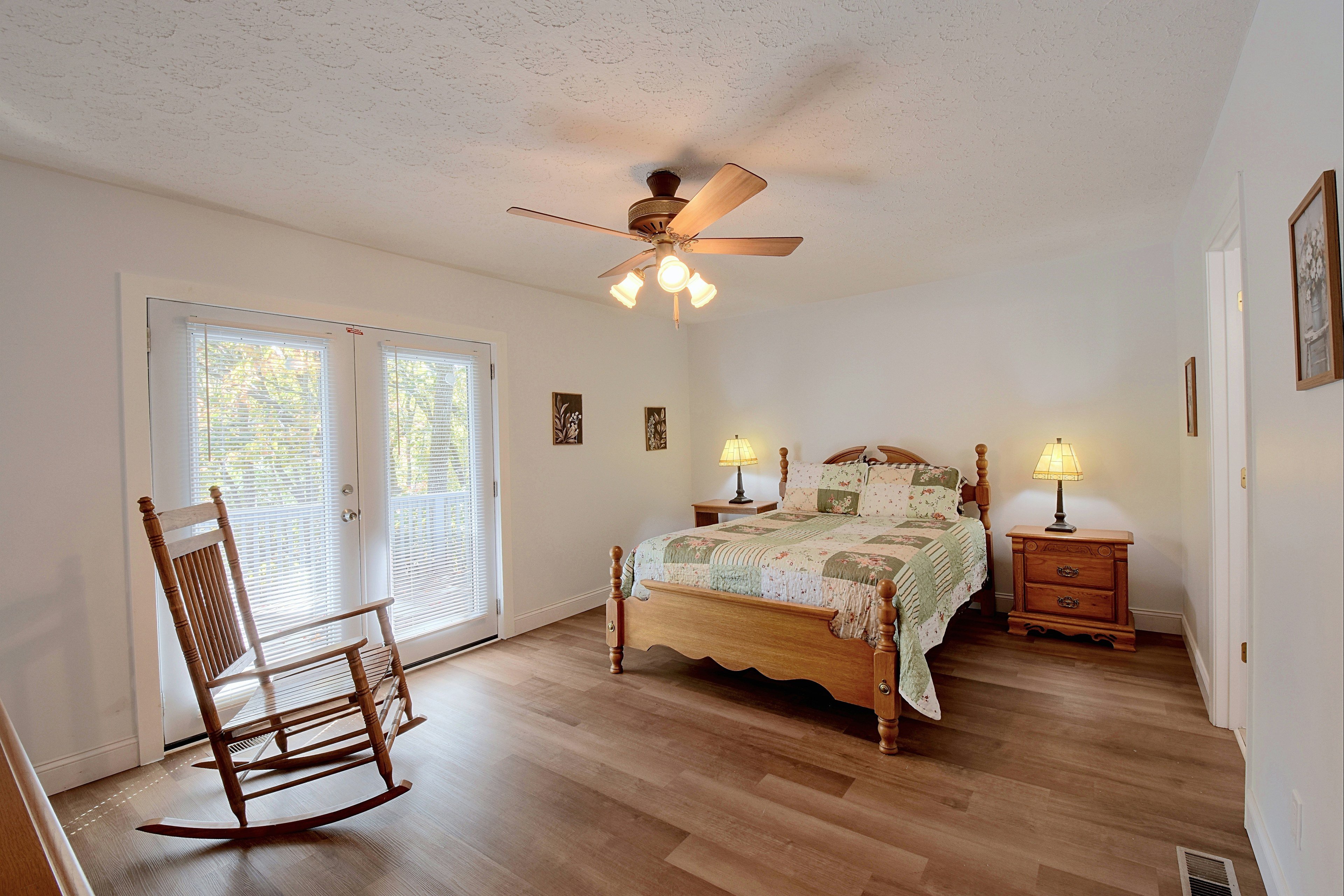 Bedroom 2 | Queen Bed | 1st Floor