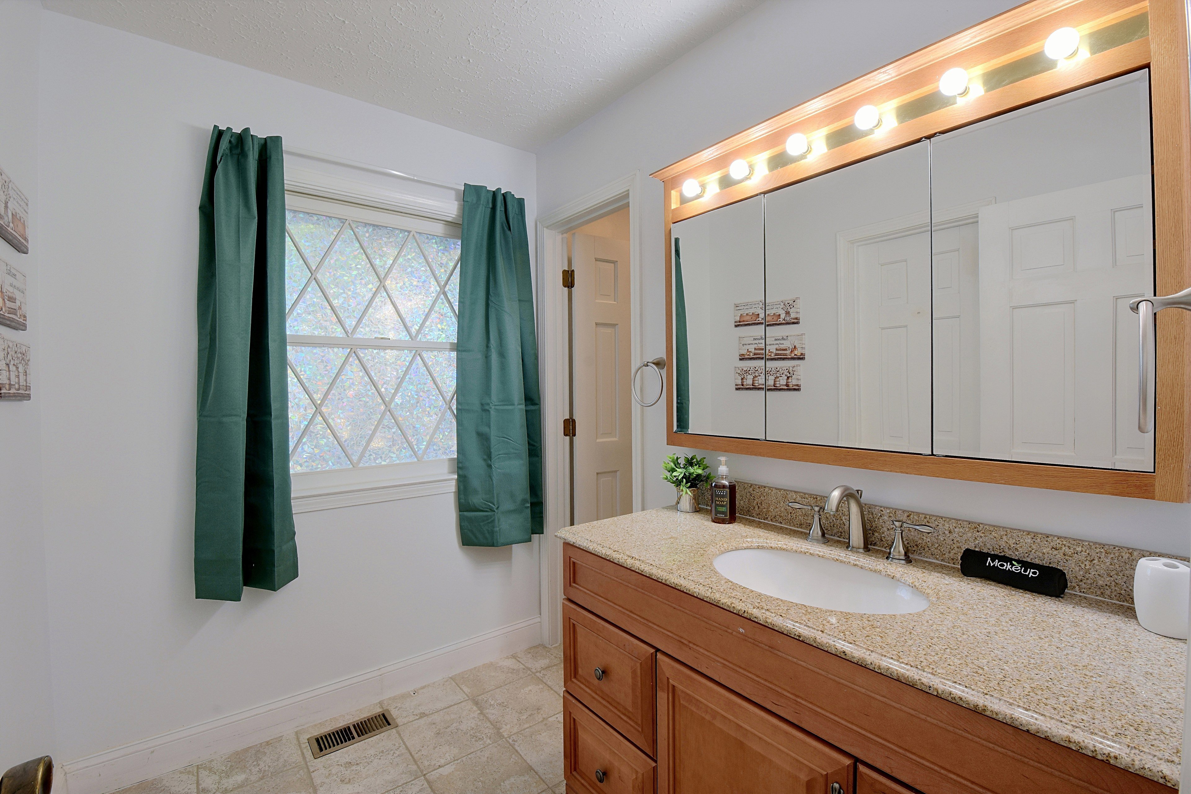En-Suite Bathroom | 1st Floor