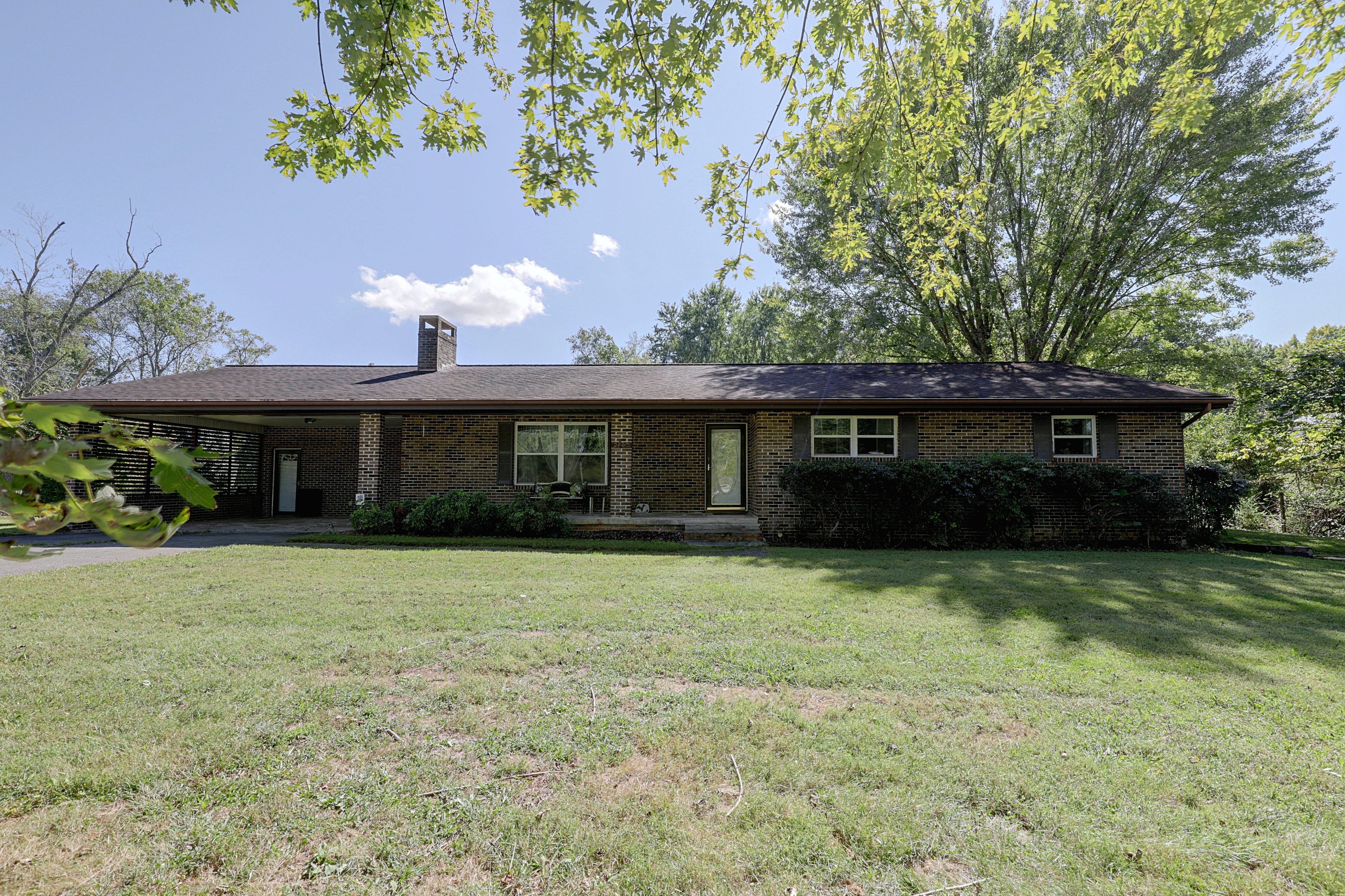Exterior | Driveway (4 Vehicles)