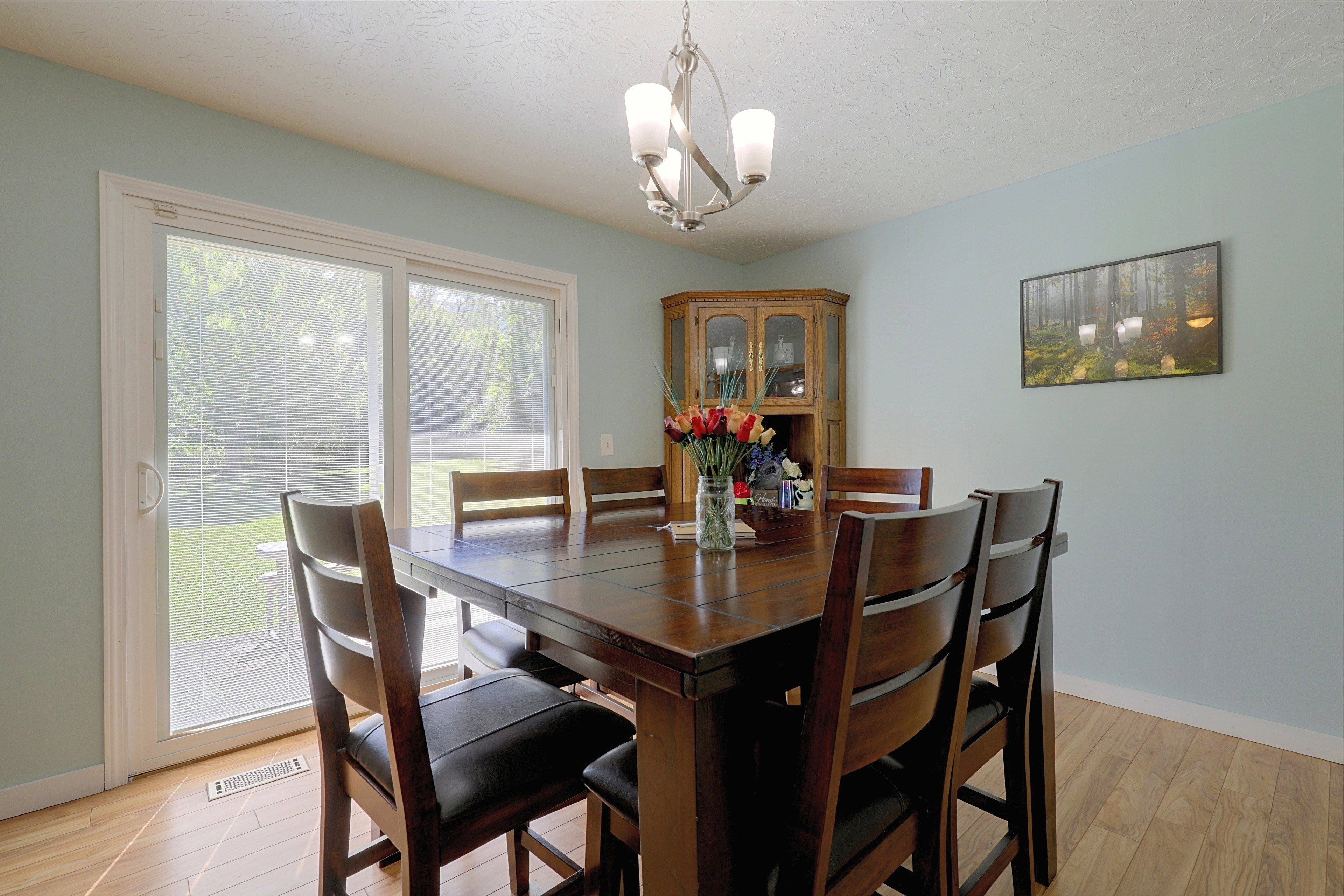 Eat-In Kitchen