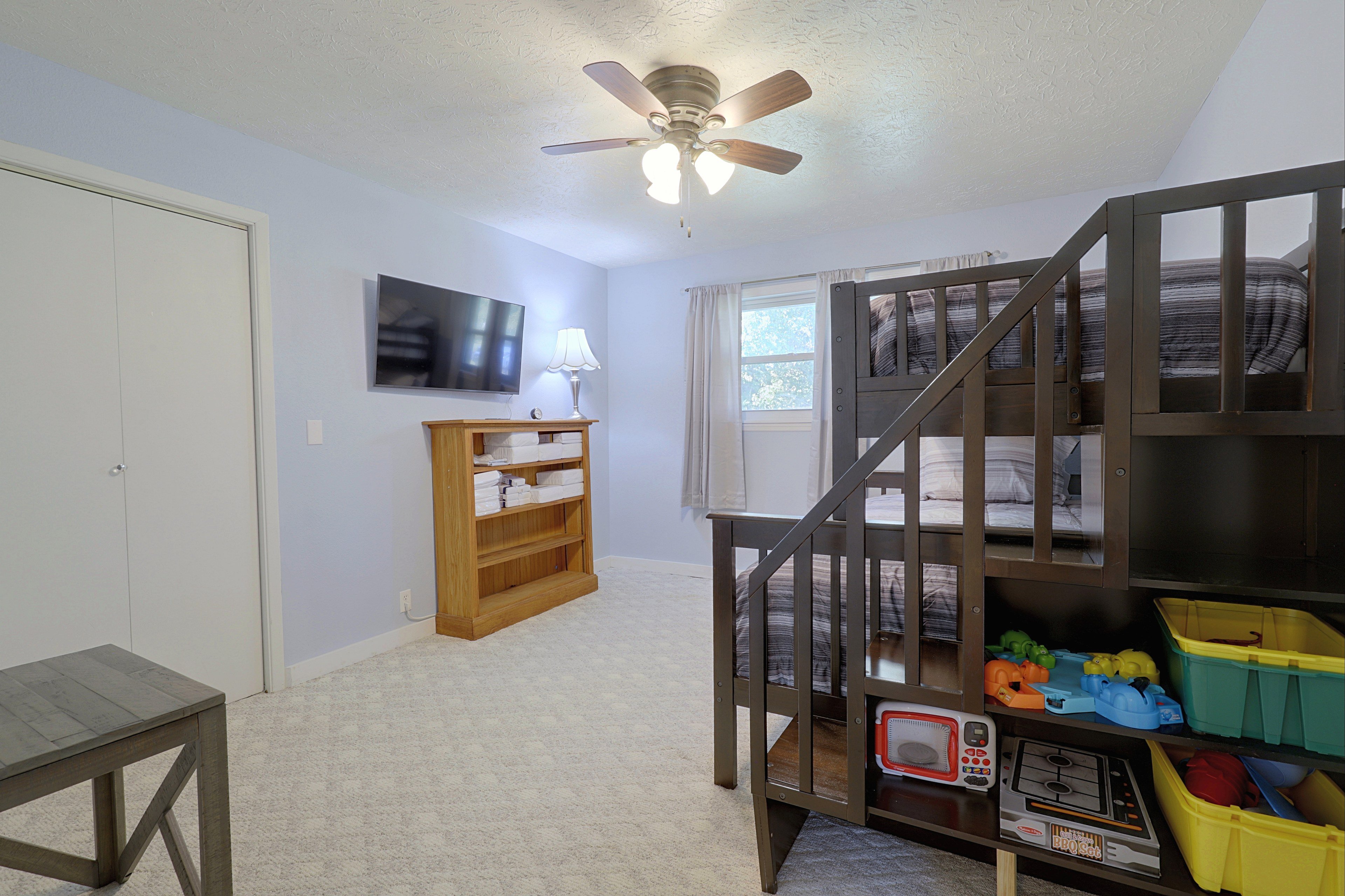 Bedroom 3 | Twin/Full Bunk Bed