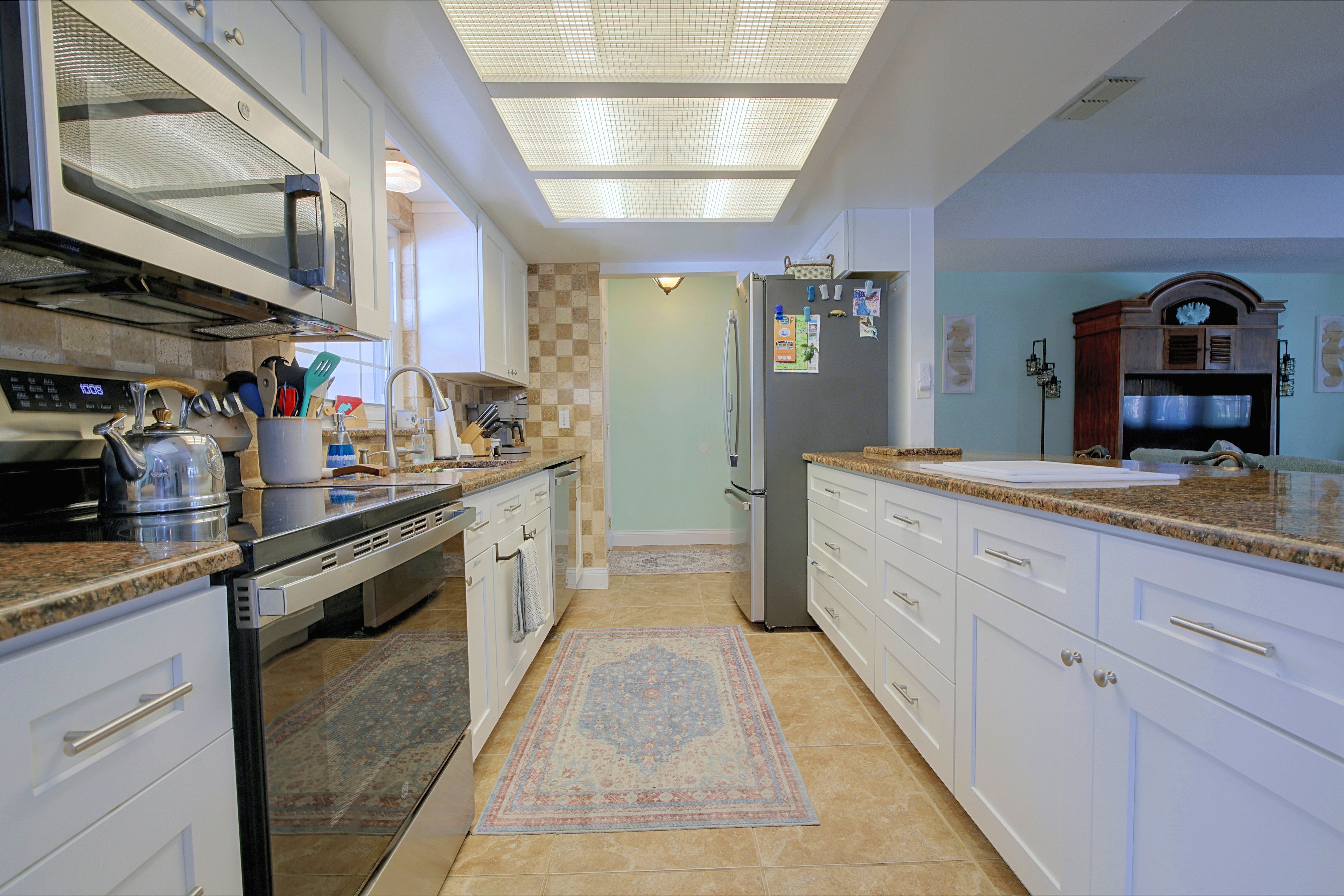 Kitchen | Dishware & Flatware Provided