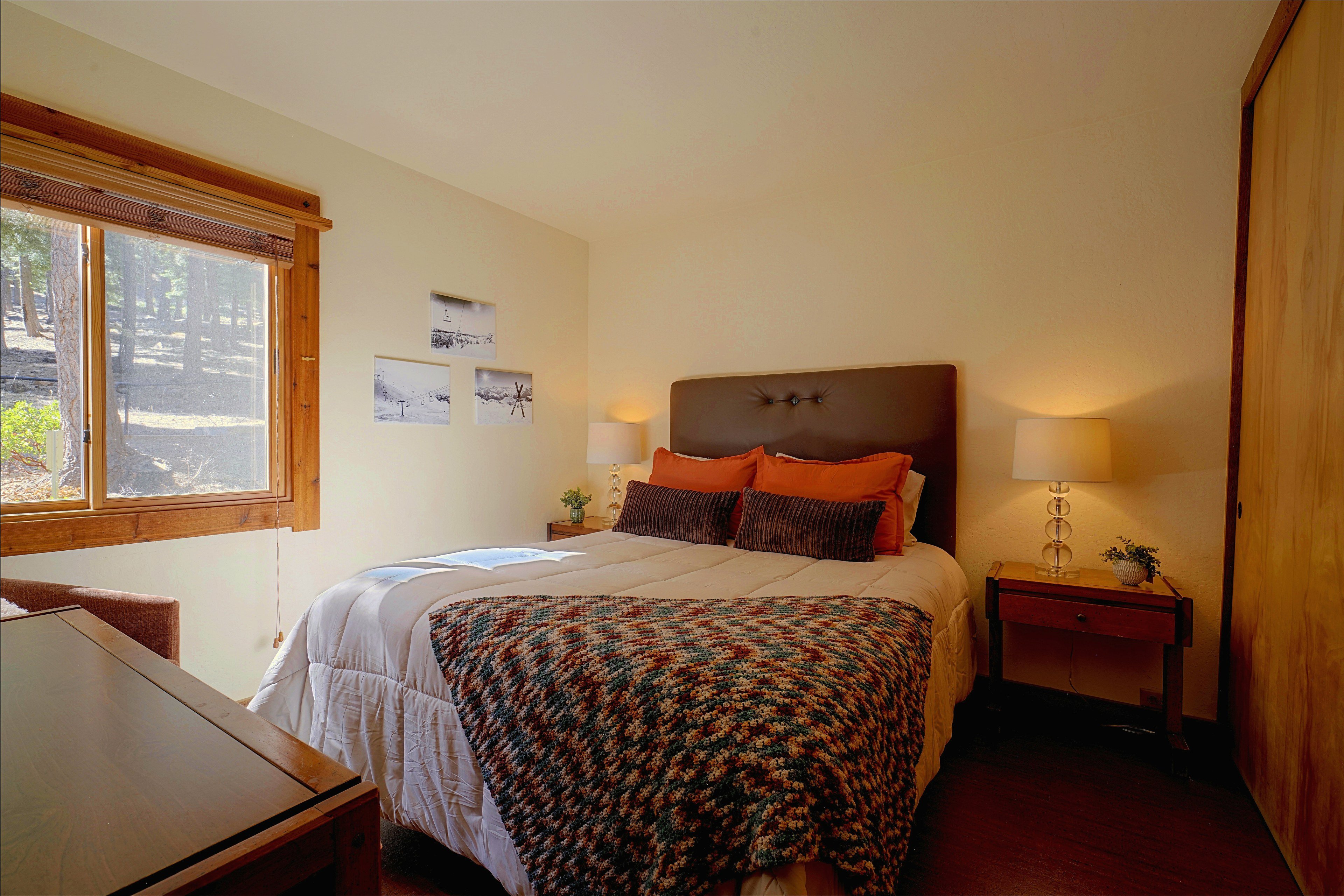 Bedroom | Queen Bed