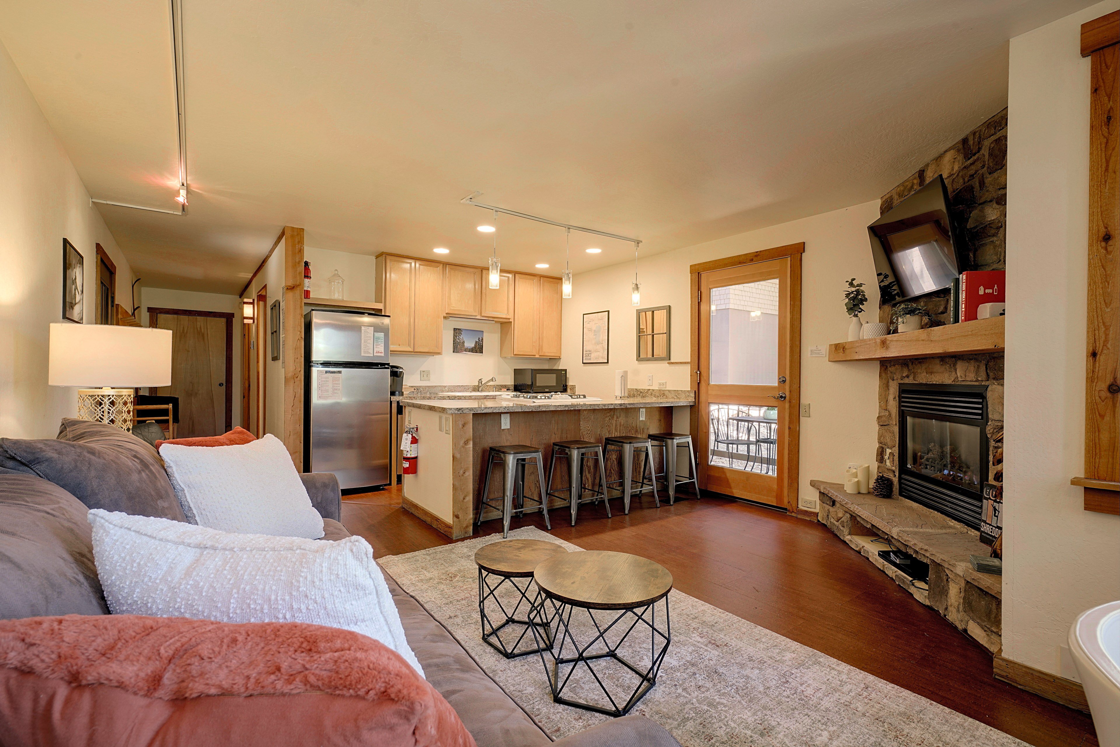 Truckee Vacation Rental | 1BR | 1BA | 633 Sq Ft | Stairs to Enter