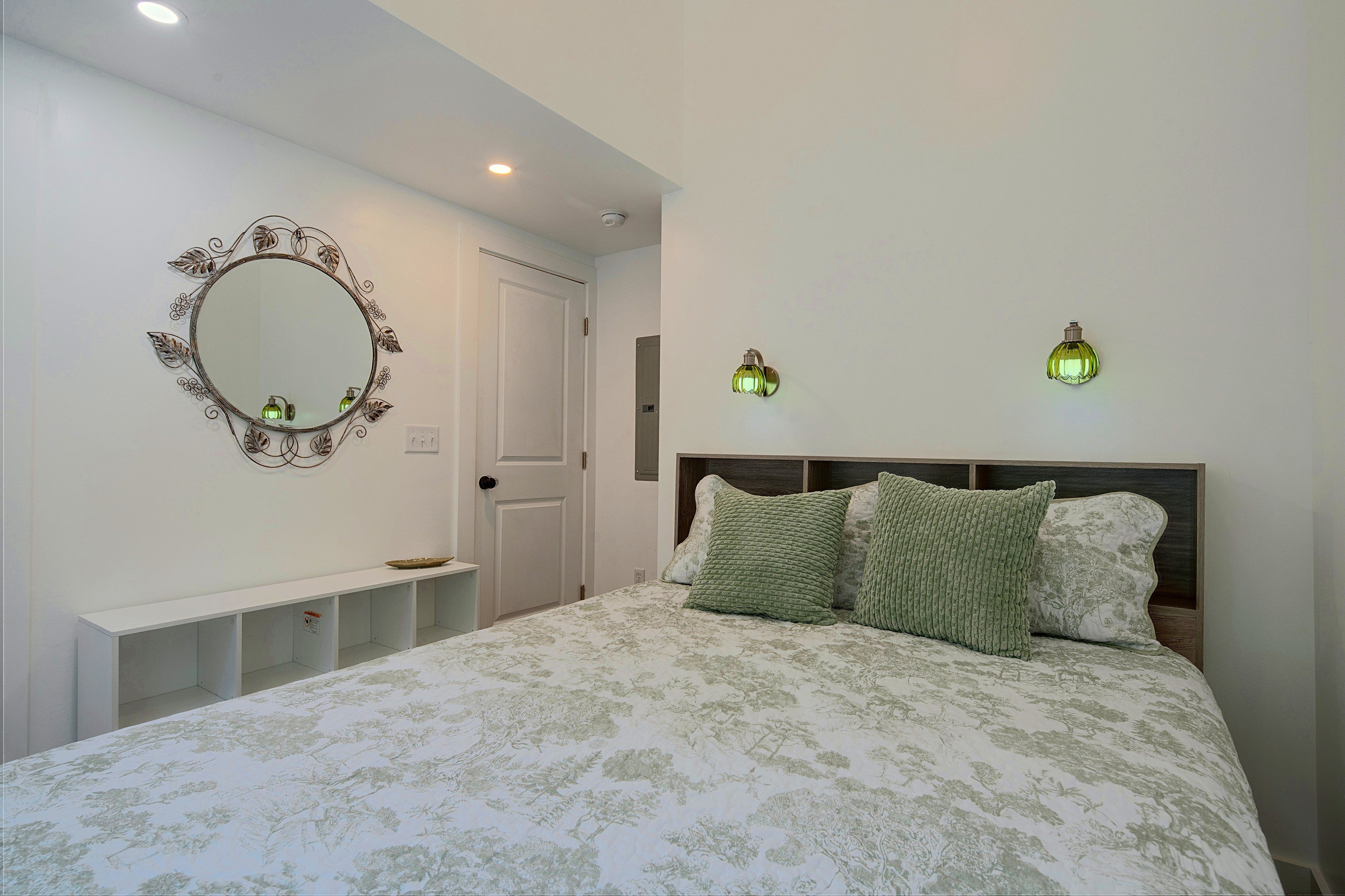 Bedroom | Queen Bed