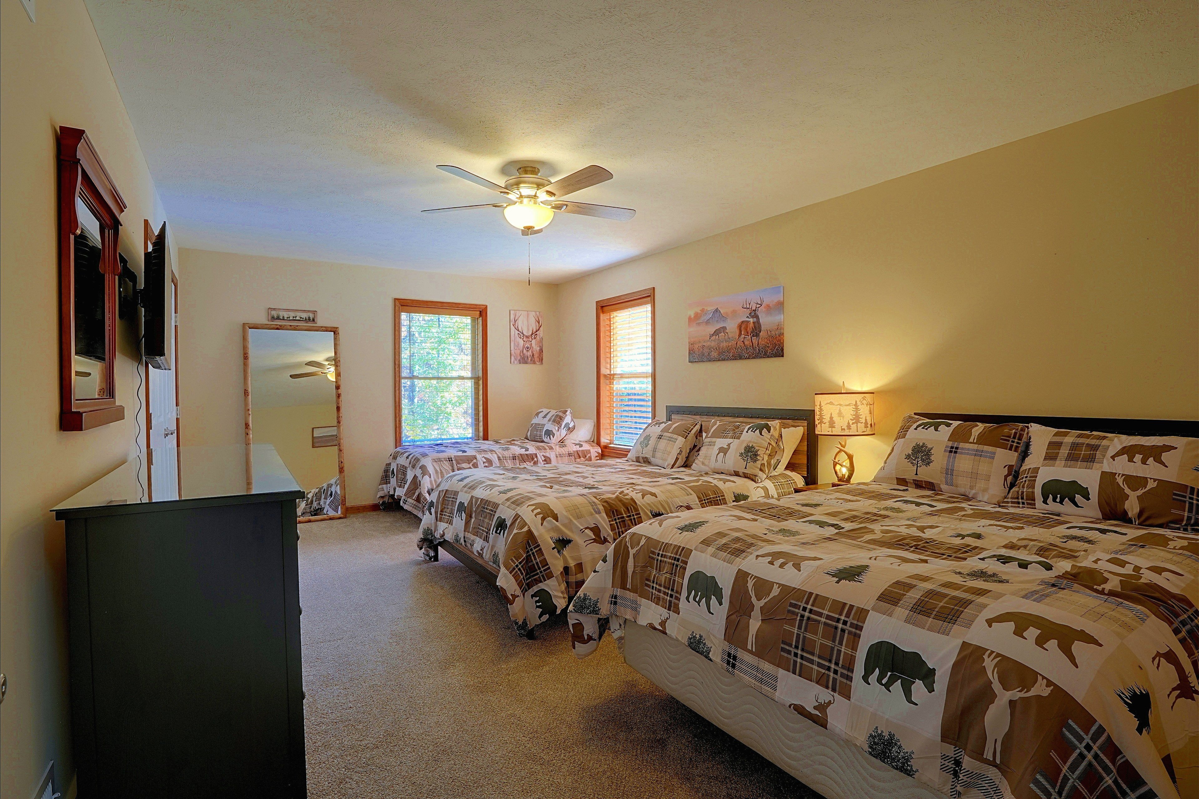 Bedroom 2 | 2 Queen Beds | Twin Bed