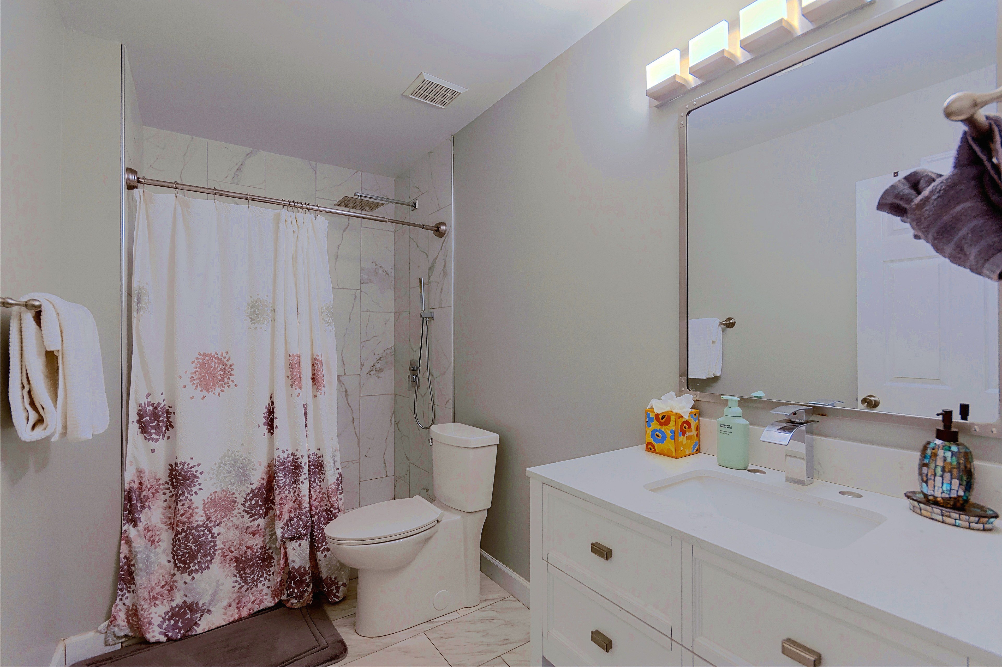 Full Bathroom | Main Level