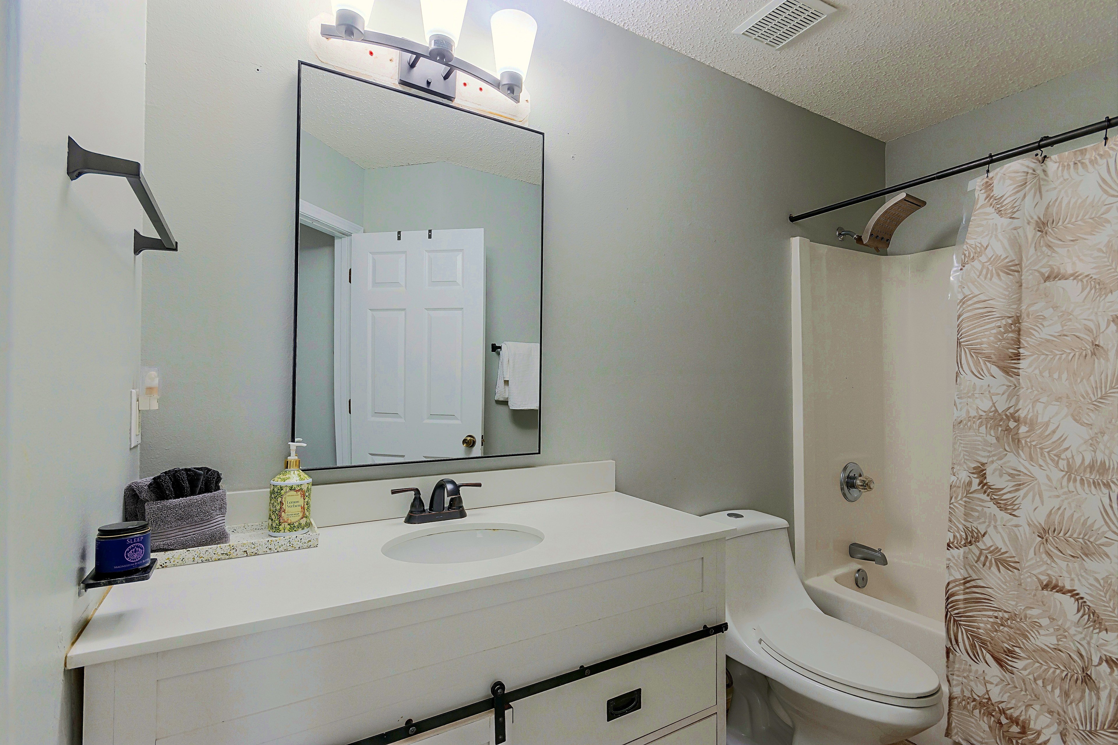 Full Bathroom | Upper Level