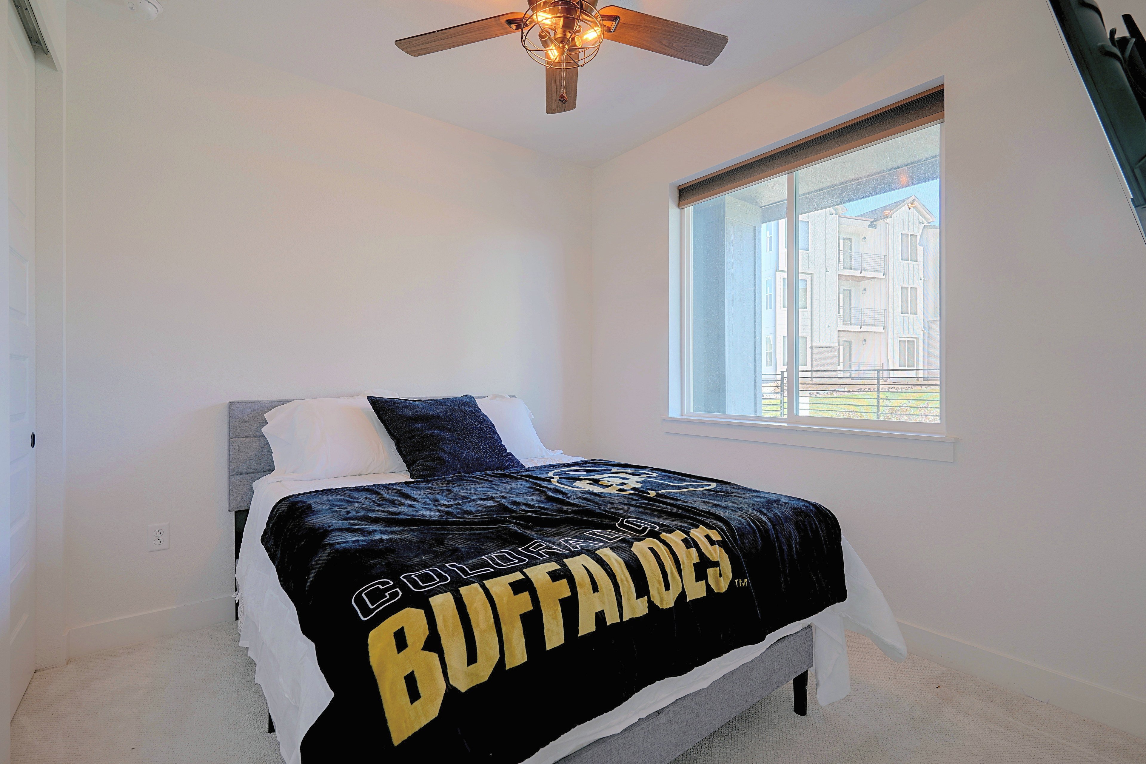 Bedroom | Full Bed