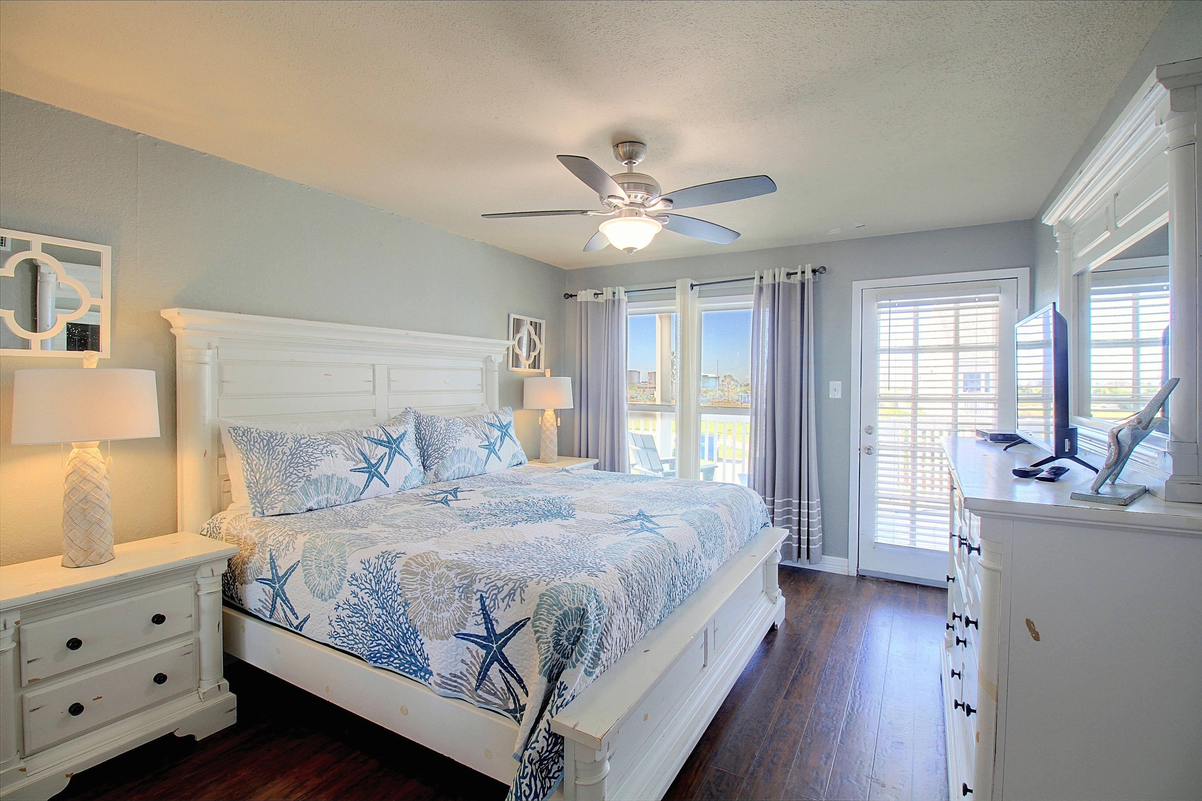 Bedroom 1 | King Bed