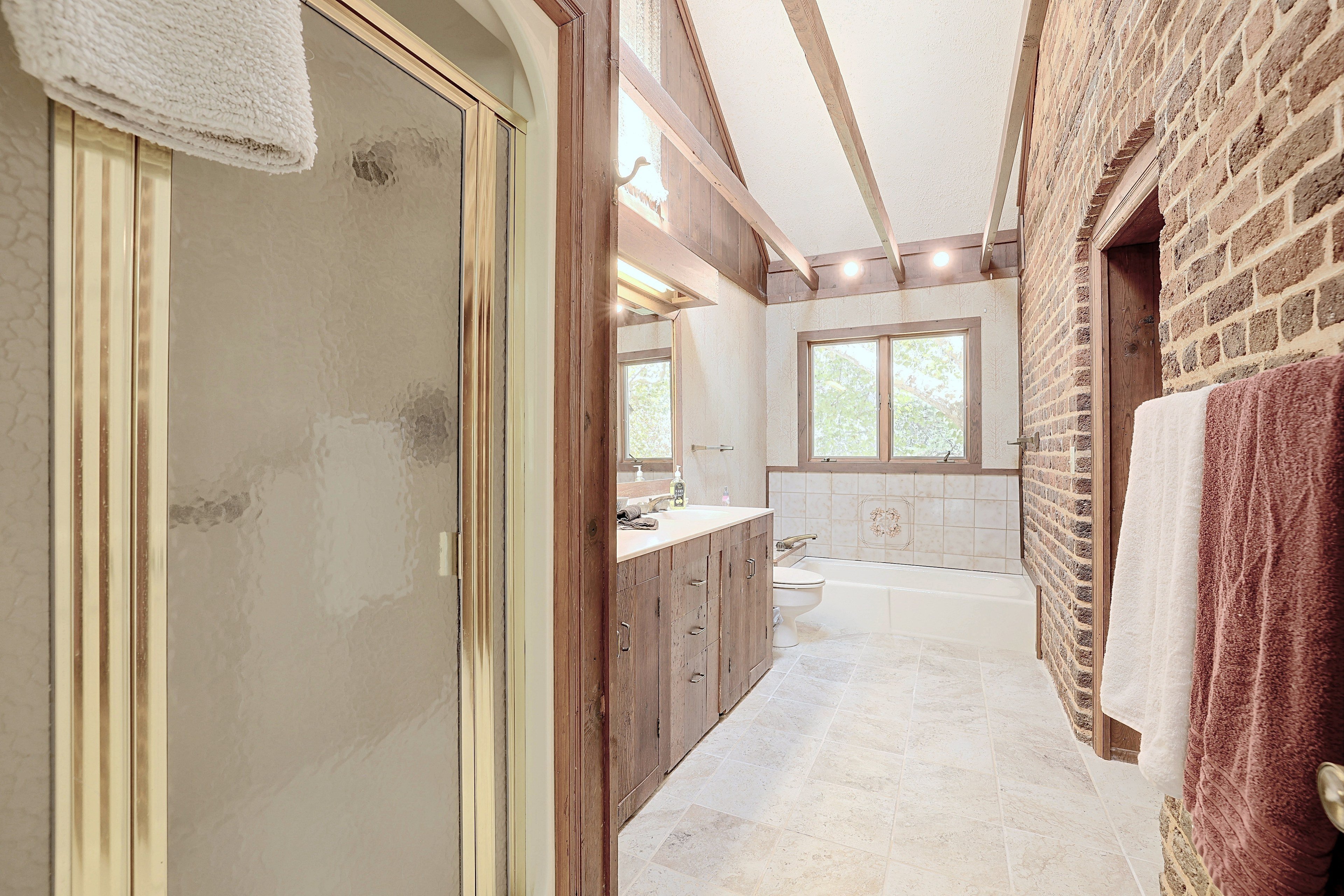 Bathroom | 1st Floor