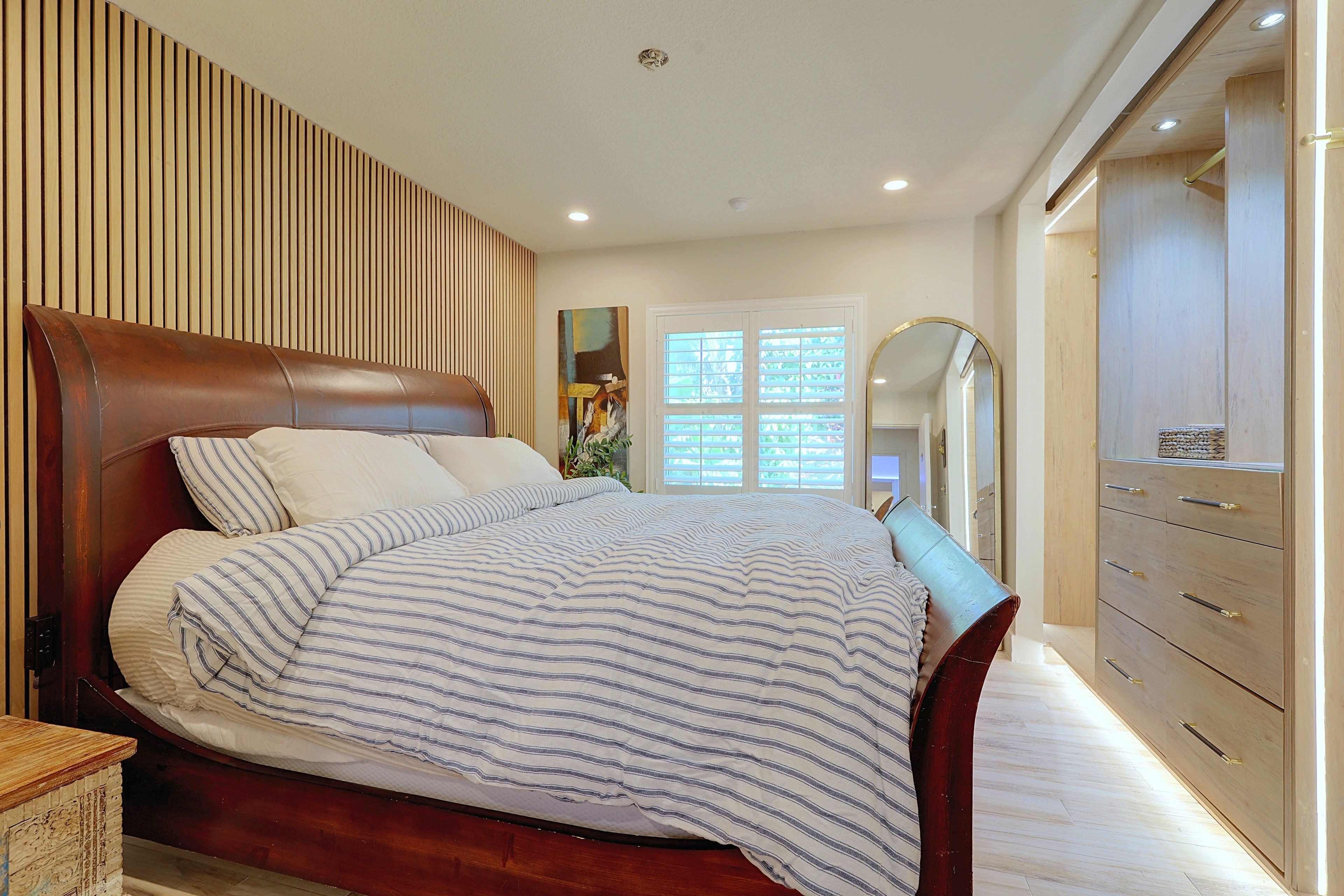Bedroom 2 | King Bed