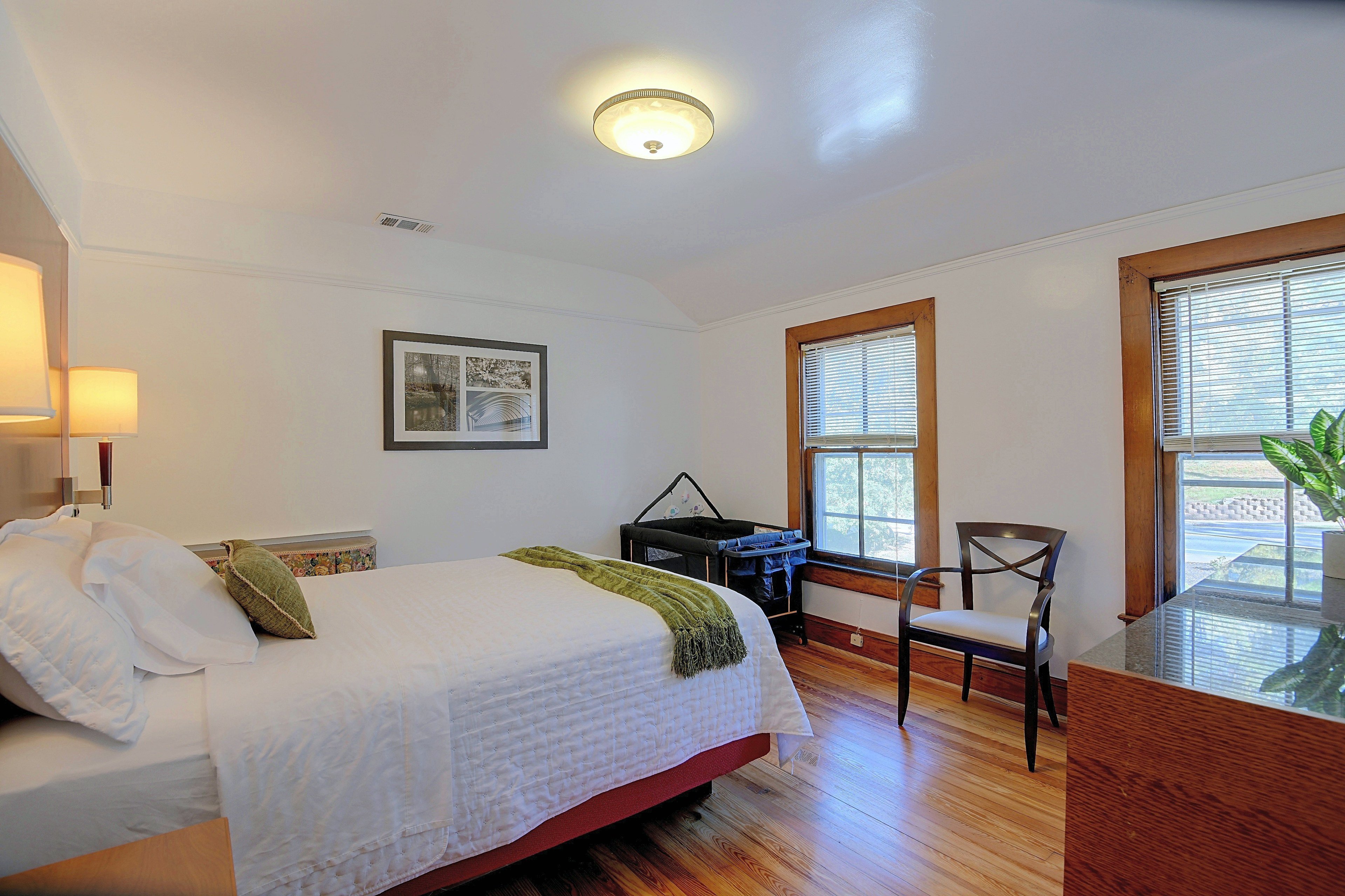 Bedroom | Queen Bed | Upper Level