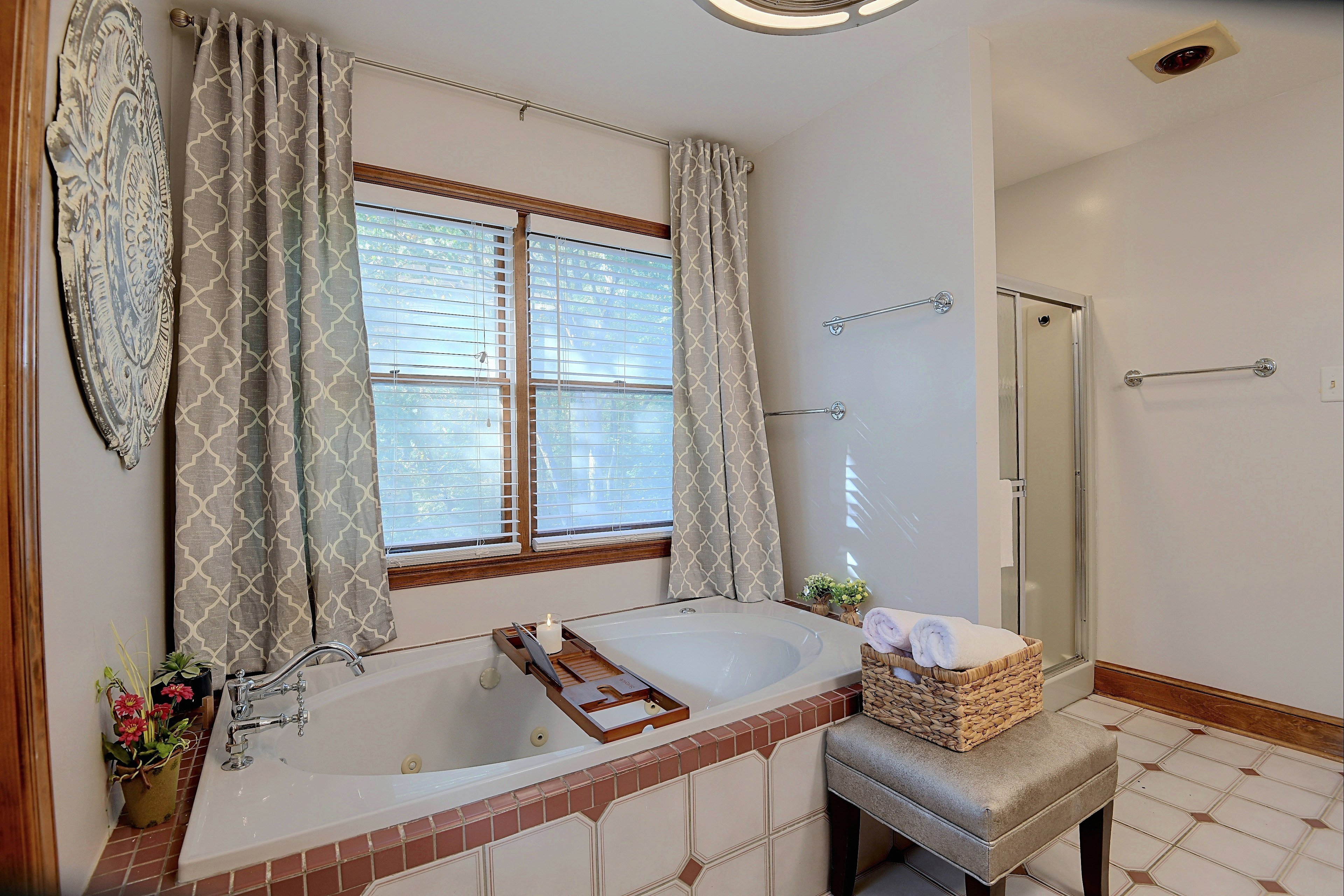 En-Suite Bathroom | Upper Level